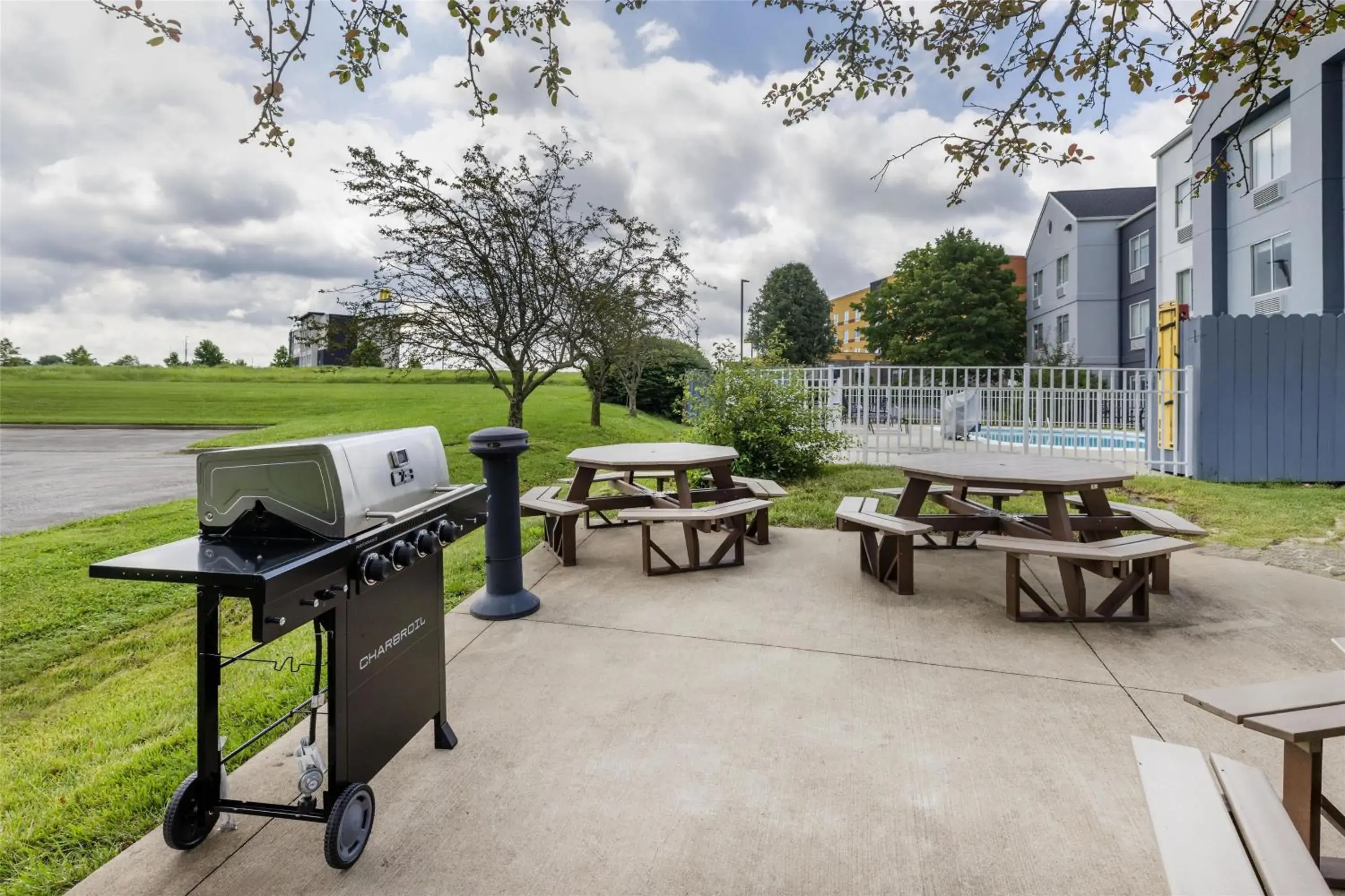 Property building in Best Western Louisville South - Shepherdsville Property building in Best Western Louisville South - Shepherdsville