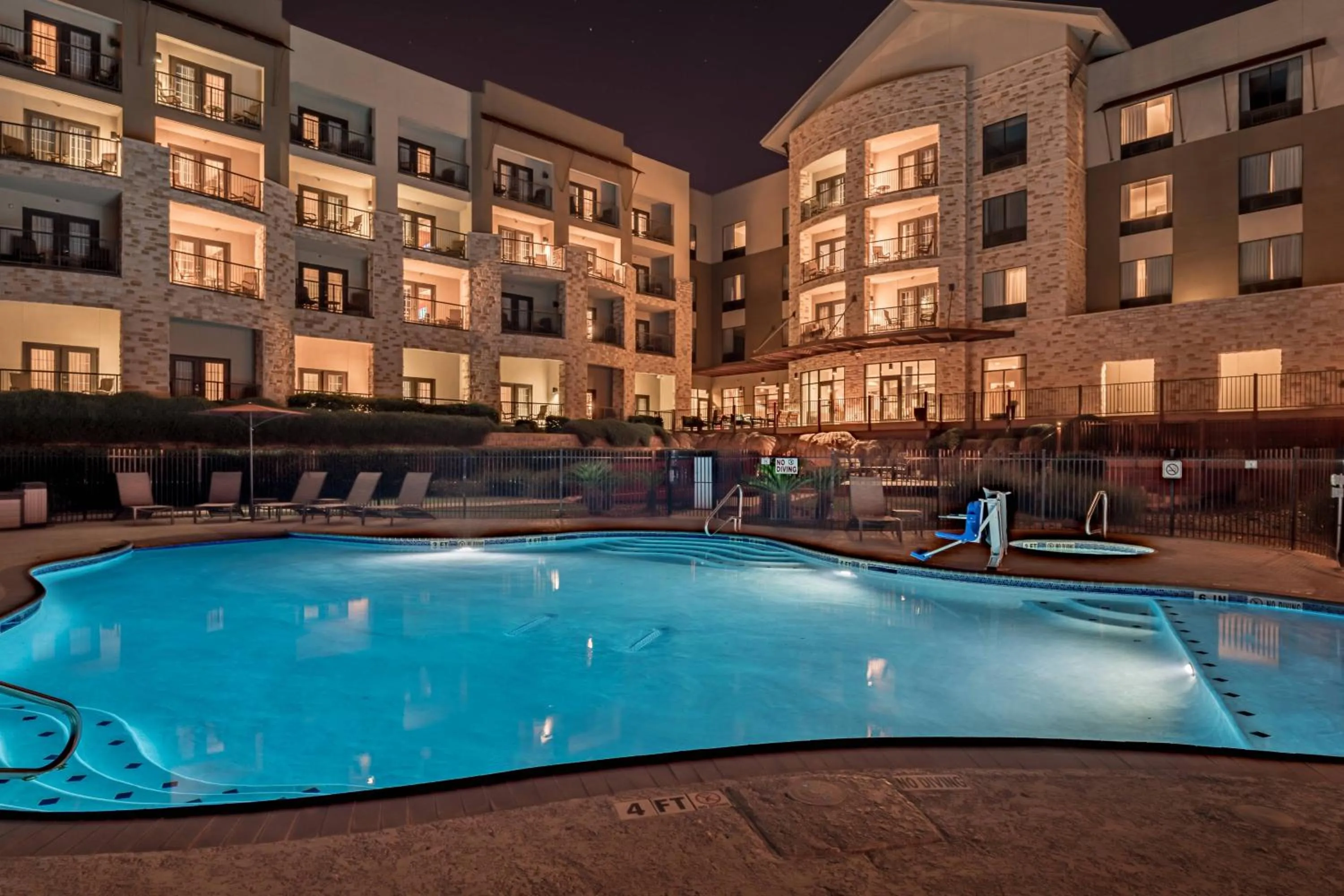 Swimming pool in Courtyard by Marriott New Braunfels River Village