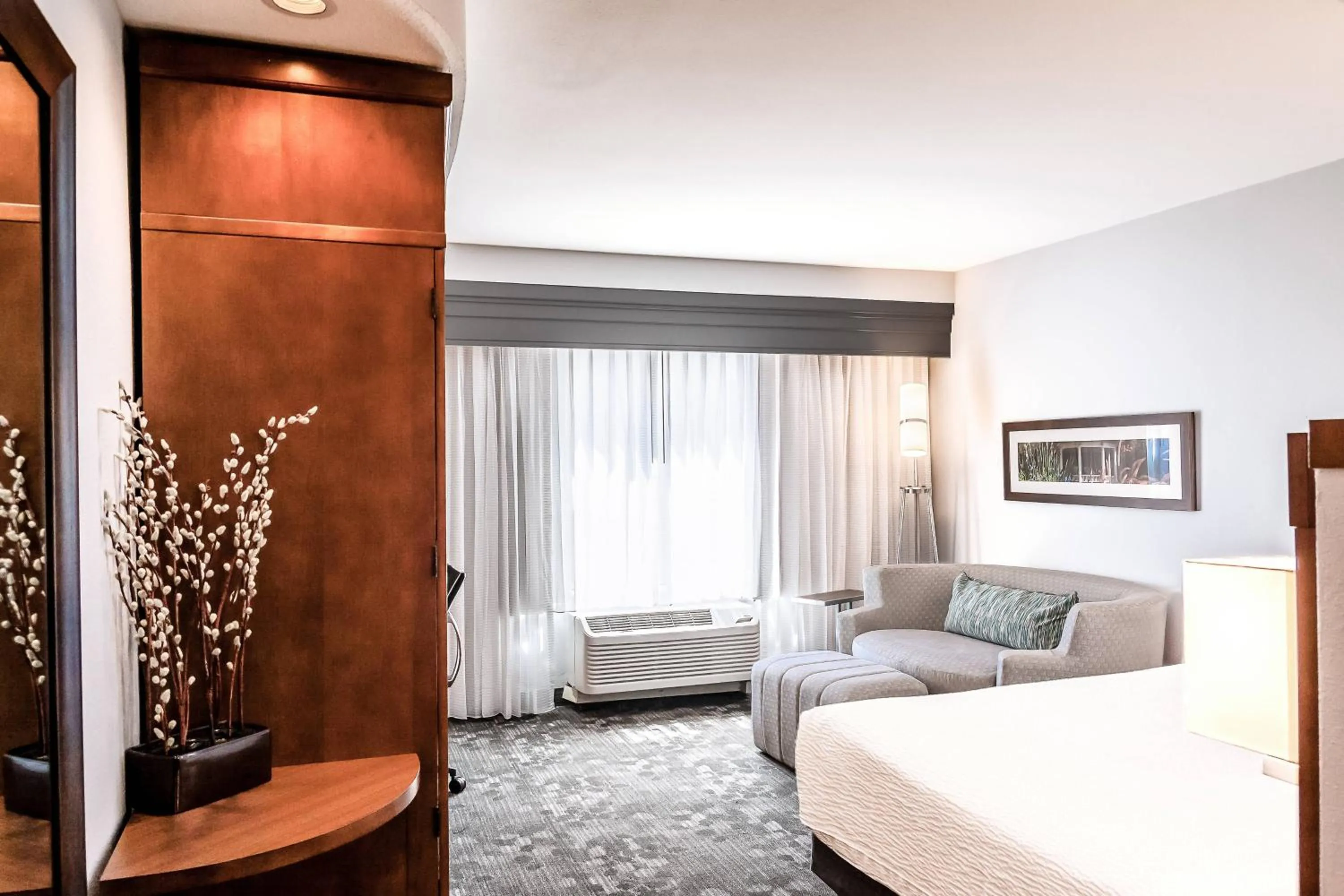 Photo of the whole room, Bed in Courtyard by Marriott New Braunfels River Village