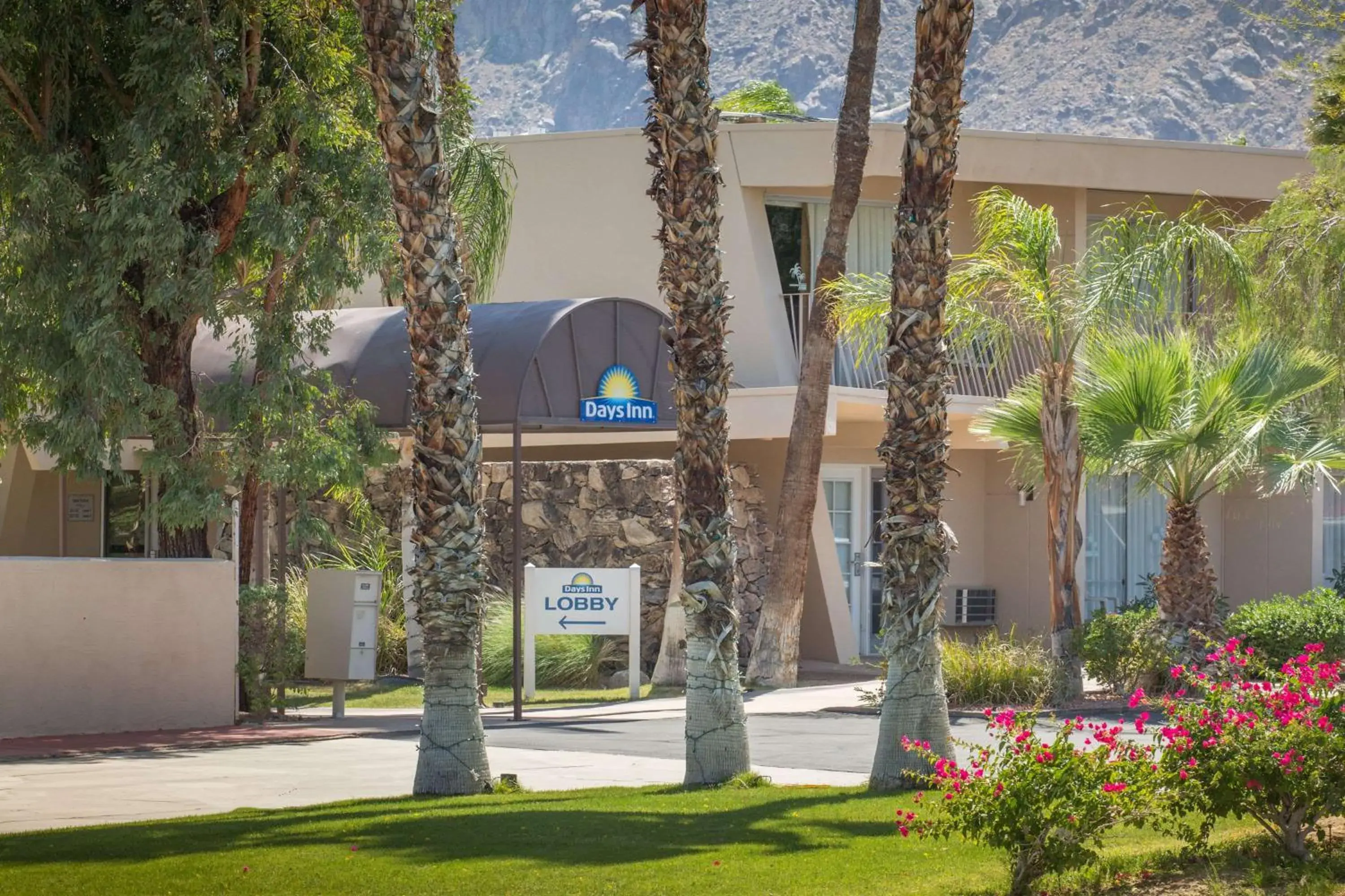 Property building in Days Inn by Wyndham Palm Springs Property building in Days Inn by Wyndham Palm Springs