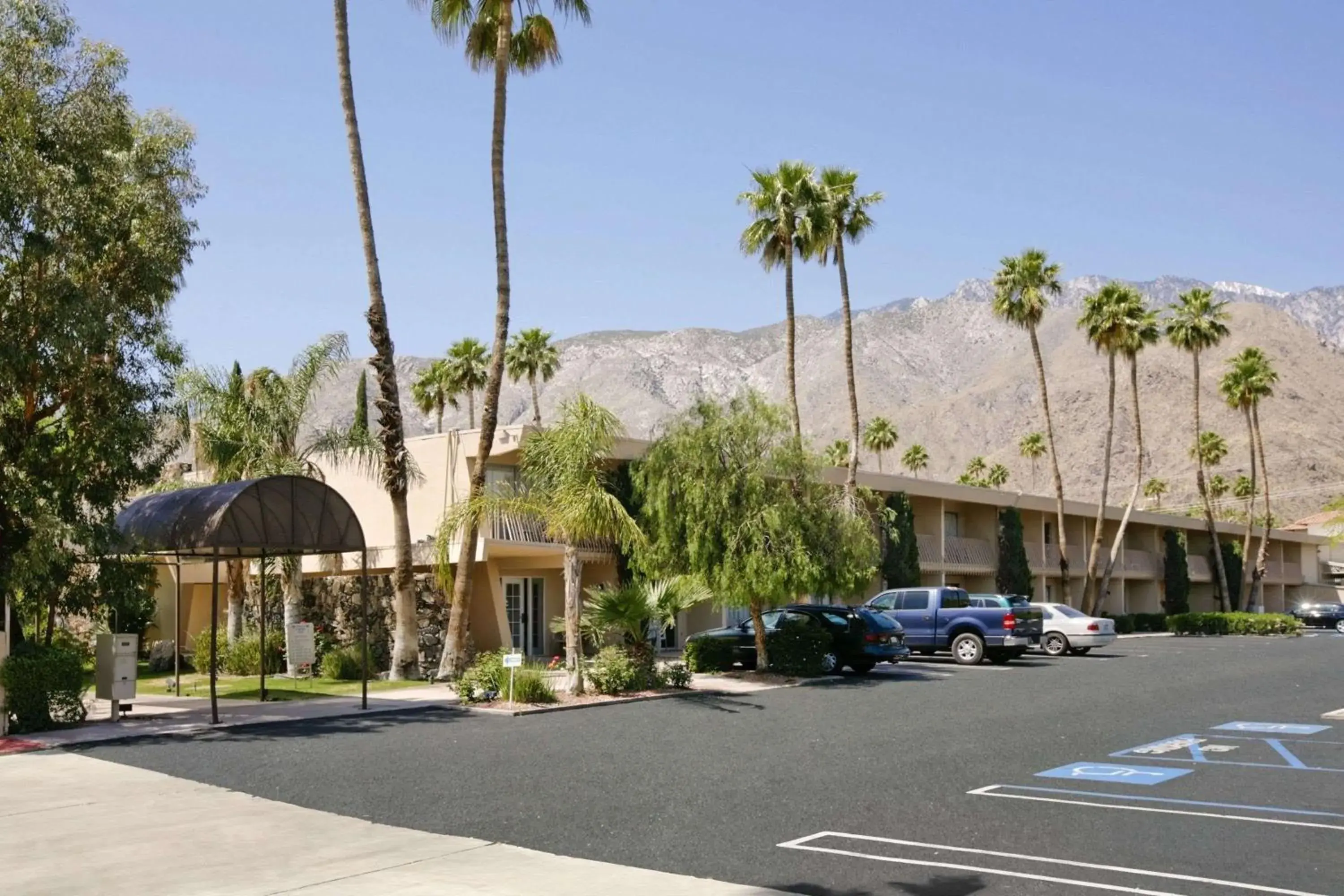 Property building in Days Inn by Wyndham Palm Springs Property building in Days Inn by Wyndham Palm Springs