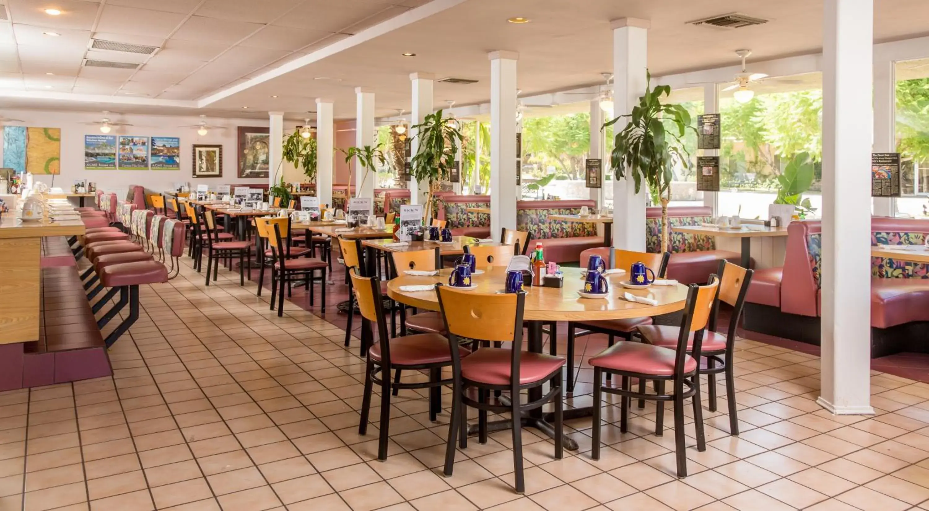 Restaurant/places to eat in Days Inn by Wyndham Palm Springs Restaurant/places to eat in Days Inn by Wyndham Palm Springs