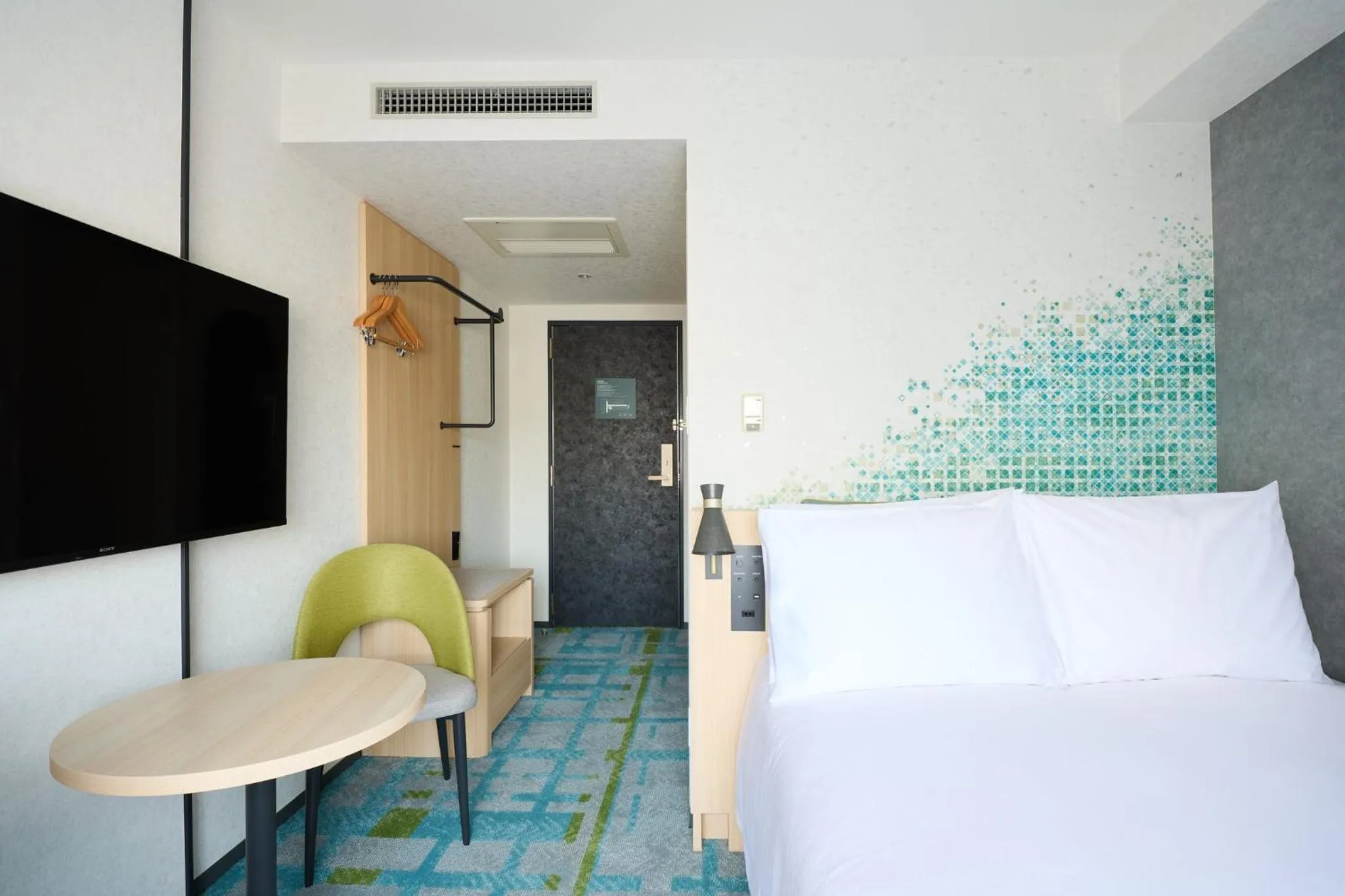 Photo of the whole room, Bed in Holiday Inn Kyoto Gojo