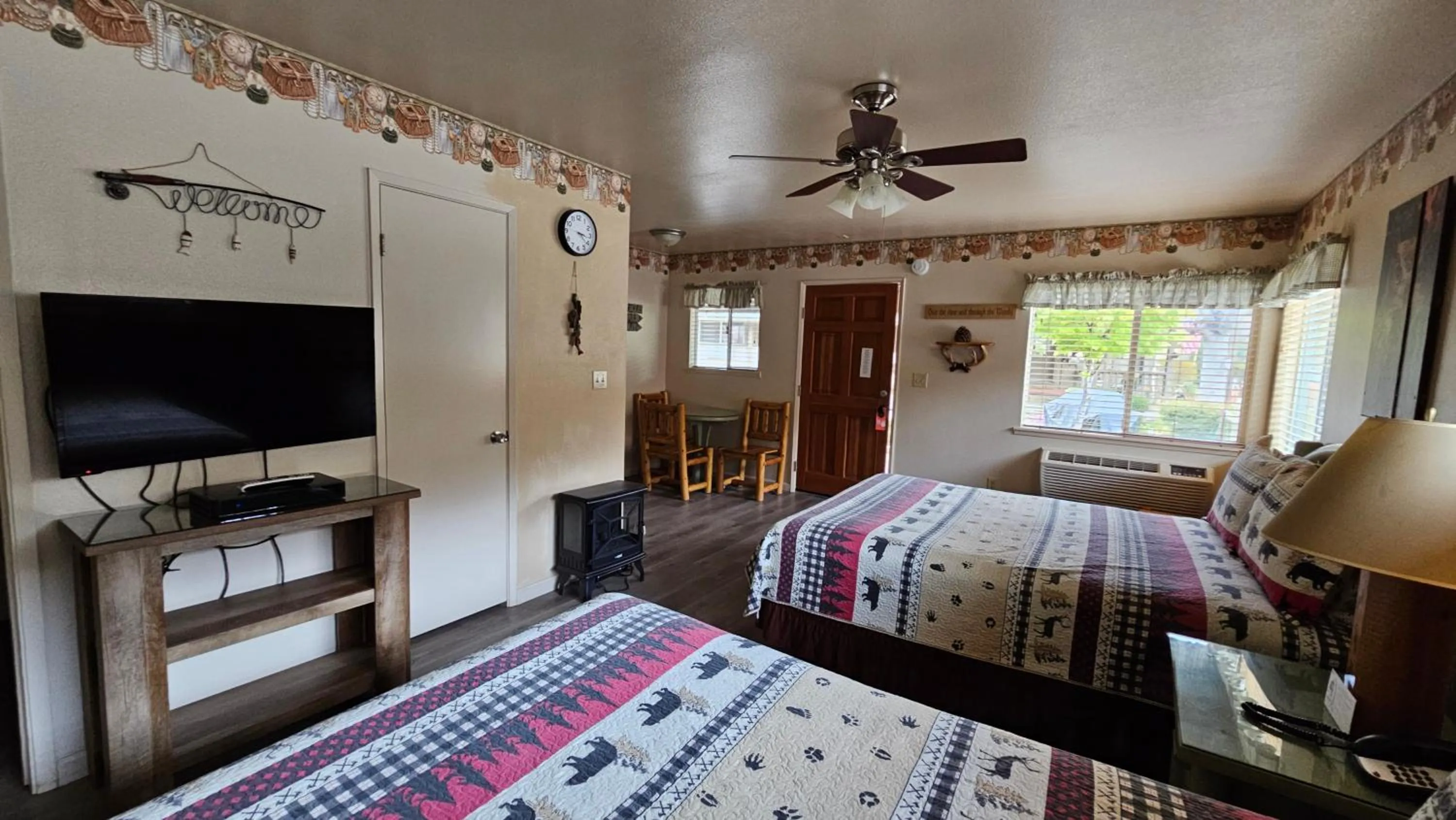 Bed in Sequoia Lodge
