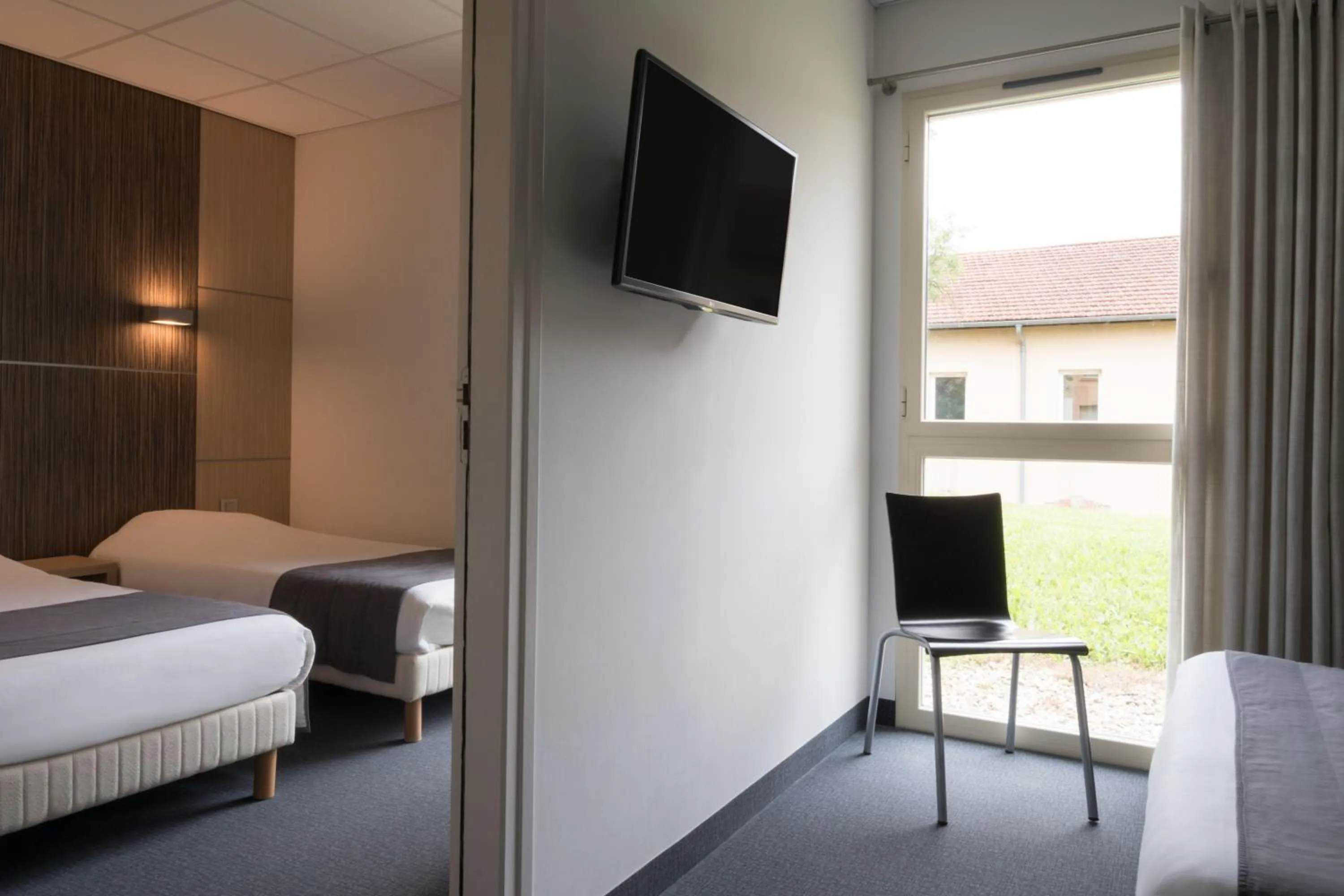Bedroom, Bed in The Originals City, Hôtel Le Causséa, Castres