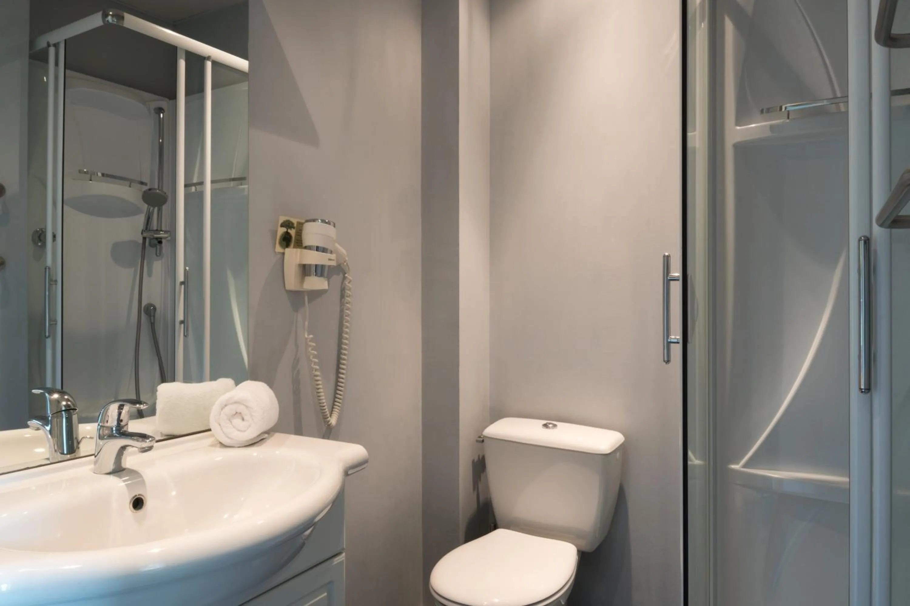 Bathroom in The Originals City, Hôtel Le Causséa, Castres