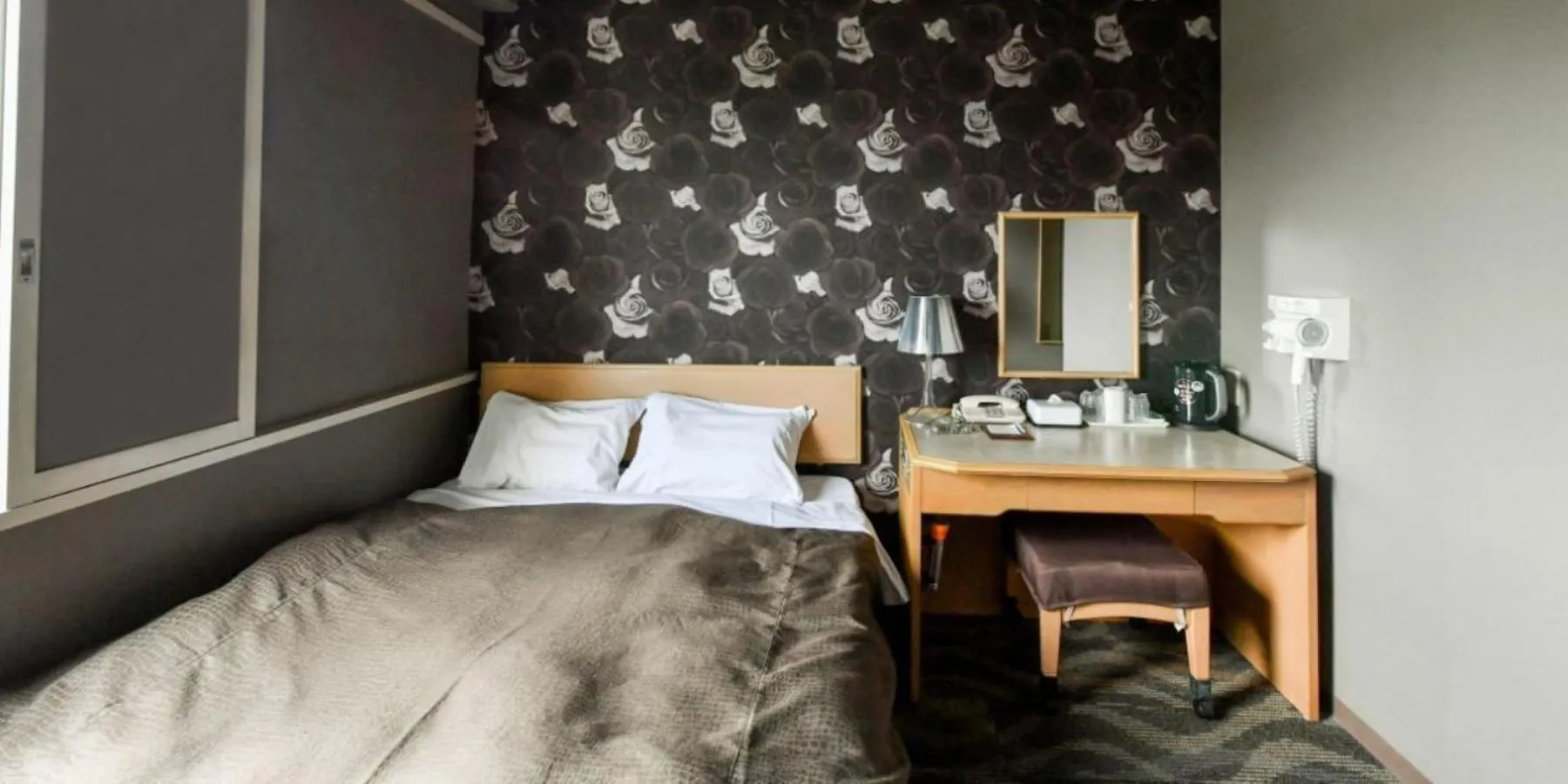 Bed in Okazaki Daiichi Hotel