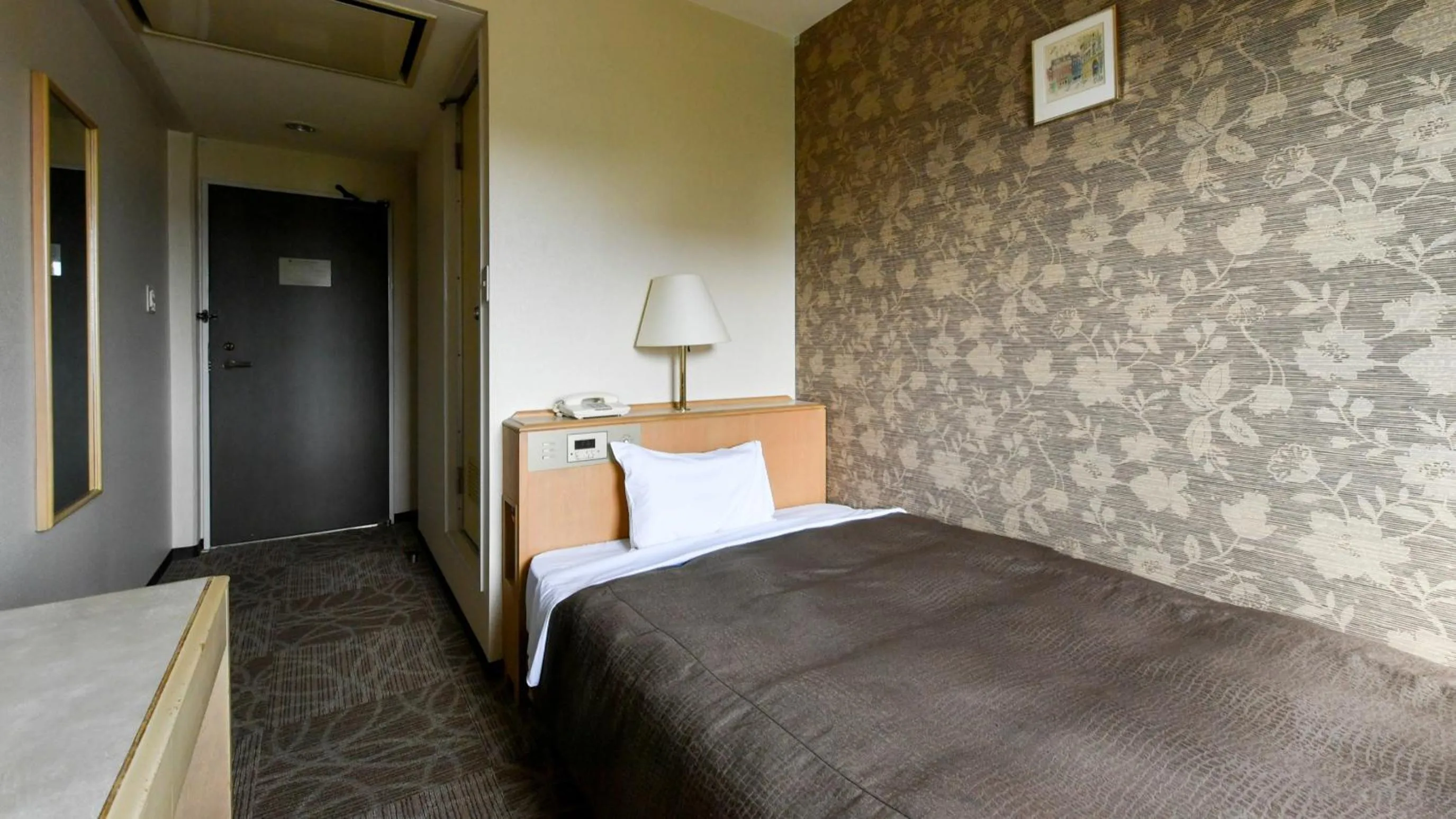 Bed in Okazaki Daiichi Hotel