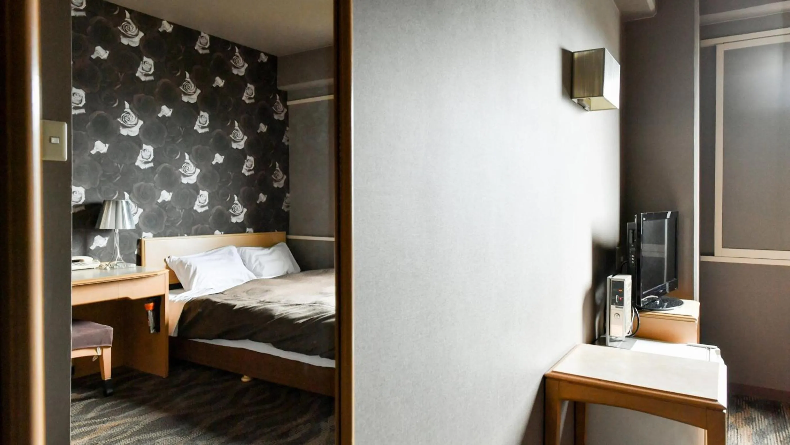 Photo of the whole room, Bed in Okazaki Daiichi Hotel