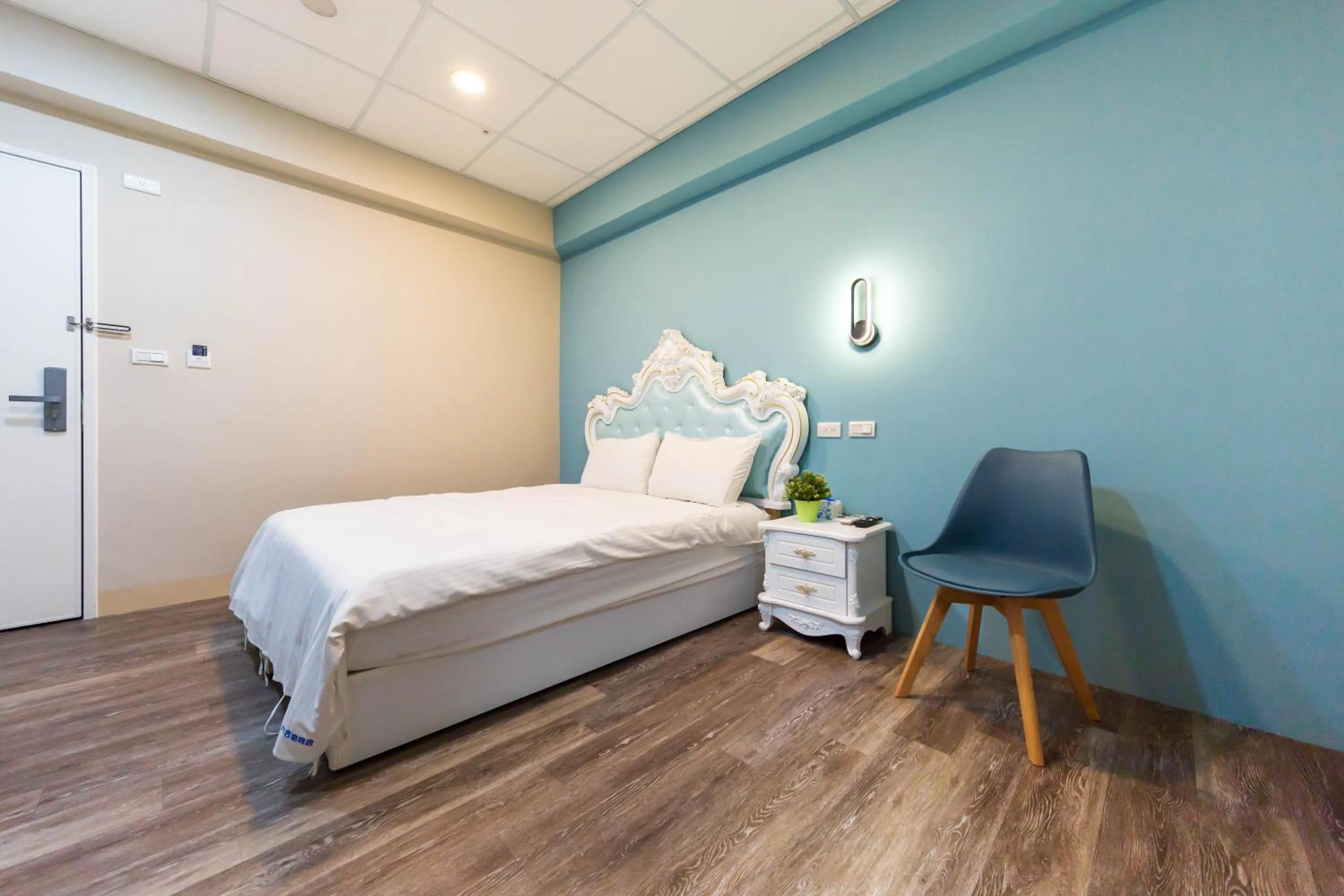 Photo of the whole room, Bed in Liu He Su Hotel