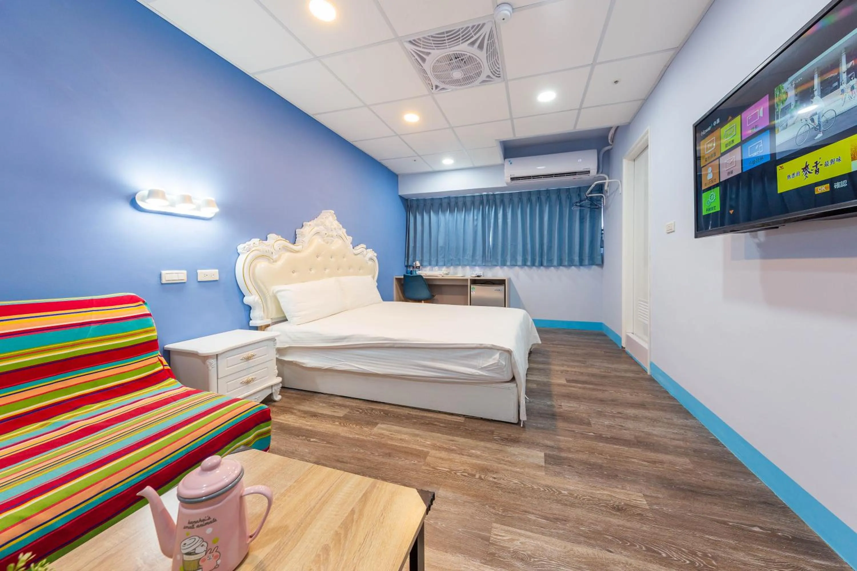 Photo of the whole room, Bed in Liu He Su Hotel