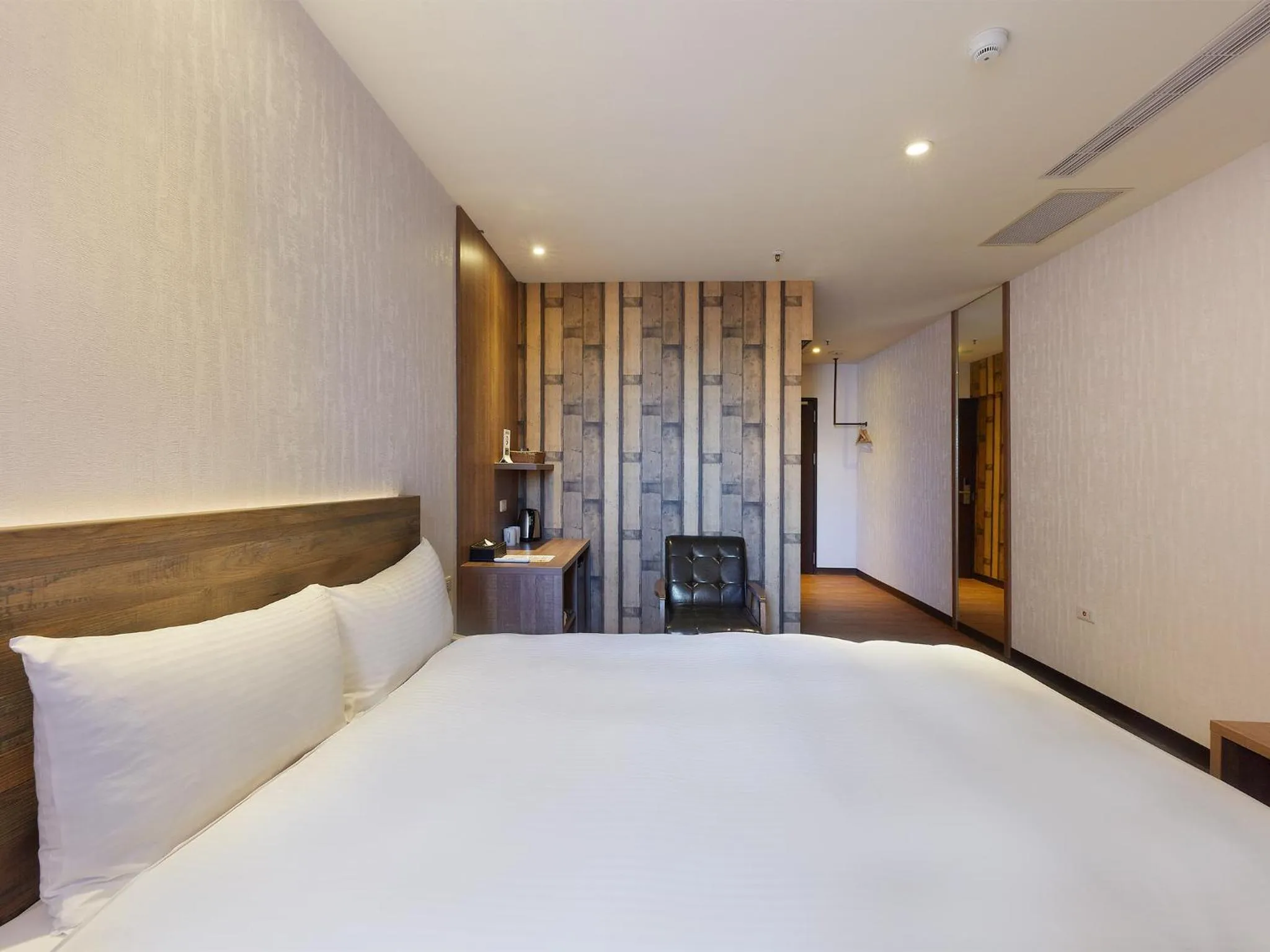 Photo of the whole room, Bed in CHECK inn Yilan LuoDong