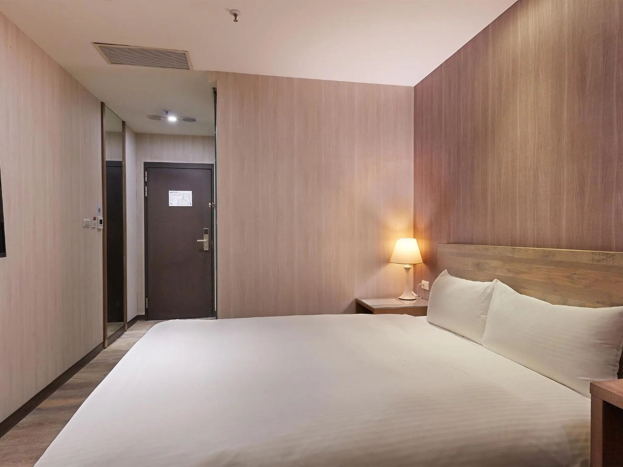 Photo of the whole room, Bed in CHECK inn Yilan LuoDong