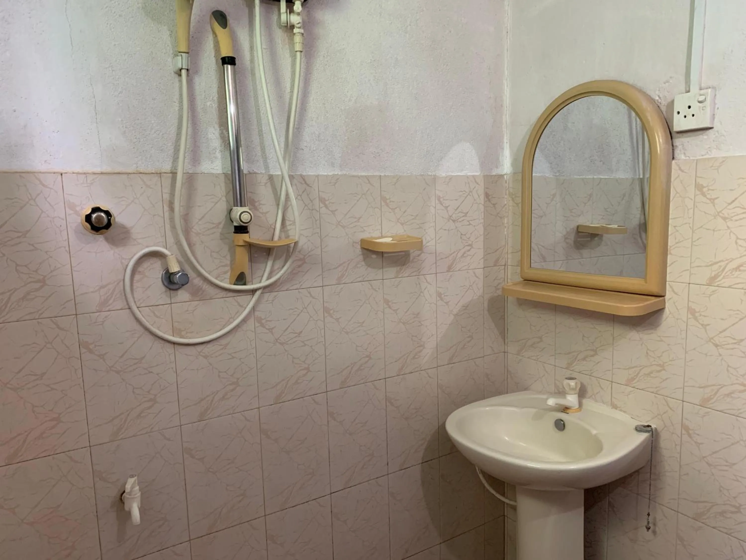 Shower in Jumera Villa Mirissa