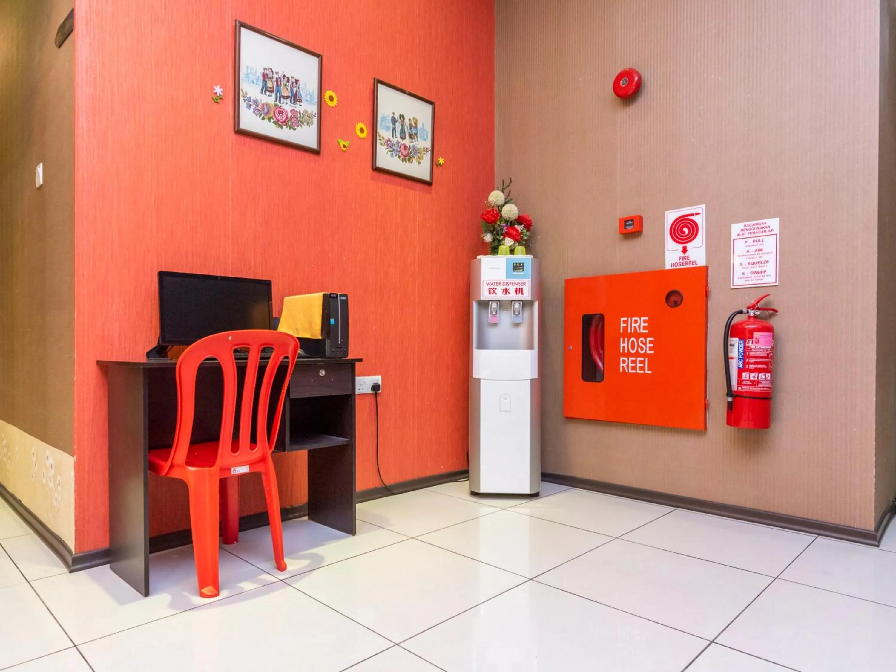 Dining area in Remember Hotel Bukit Gambir