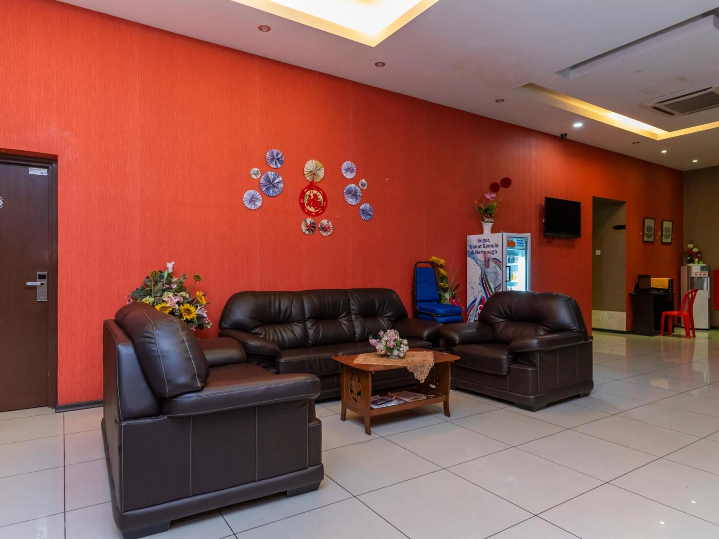 Seating area in Remember Hotel Bukit Gambir