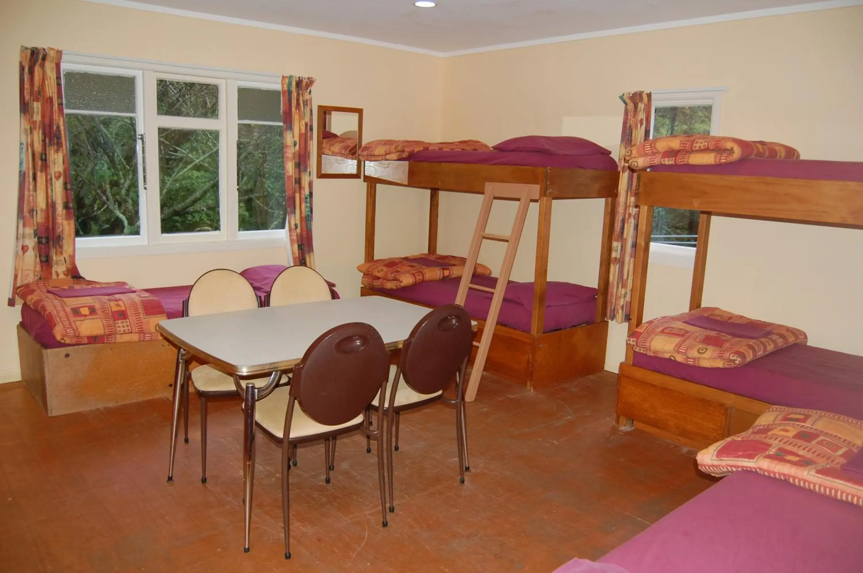 Bed in 10-Bed Mixed Dormitory Room in Egmont Eco Leisure Park & Backpackers Bed in 10-Bed Mixed Dormitory Room in Egmont Eco Leisure Park & Backpackers