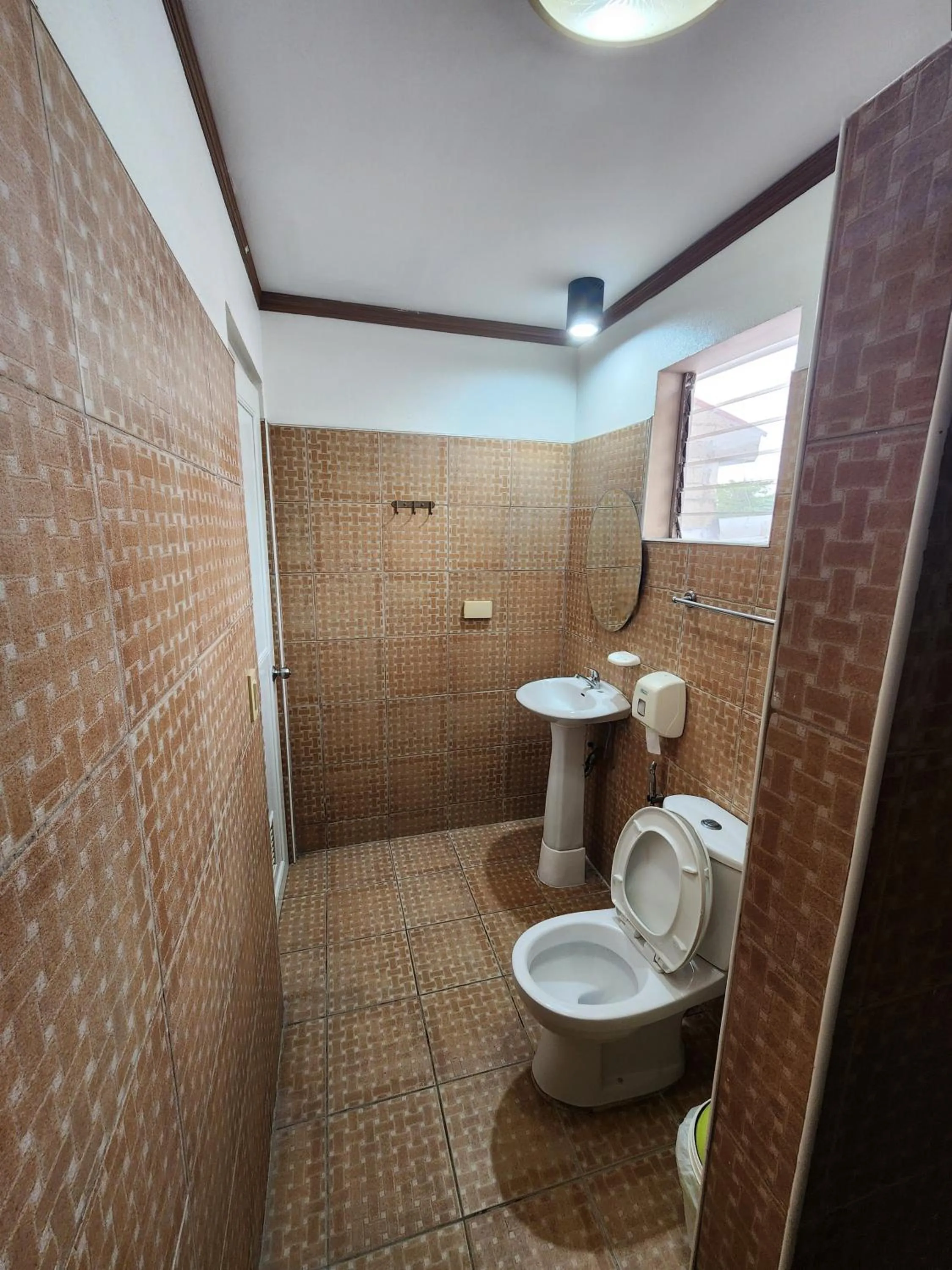 Shower in MB's Garden Inn