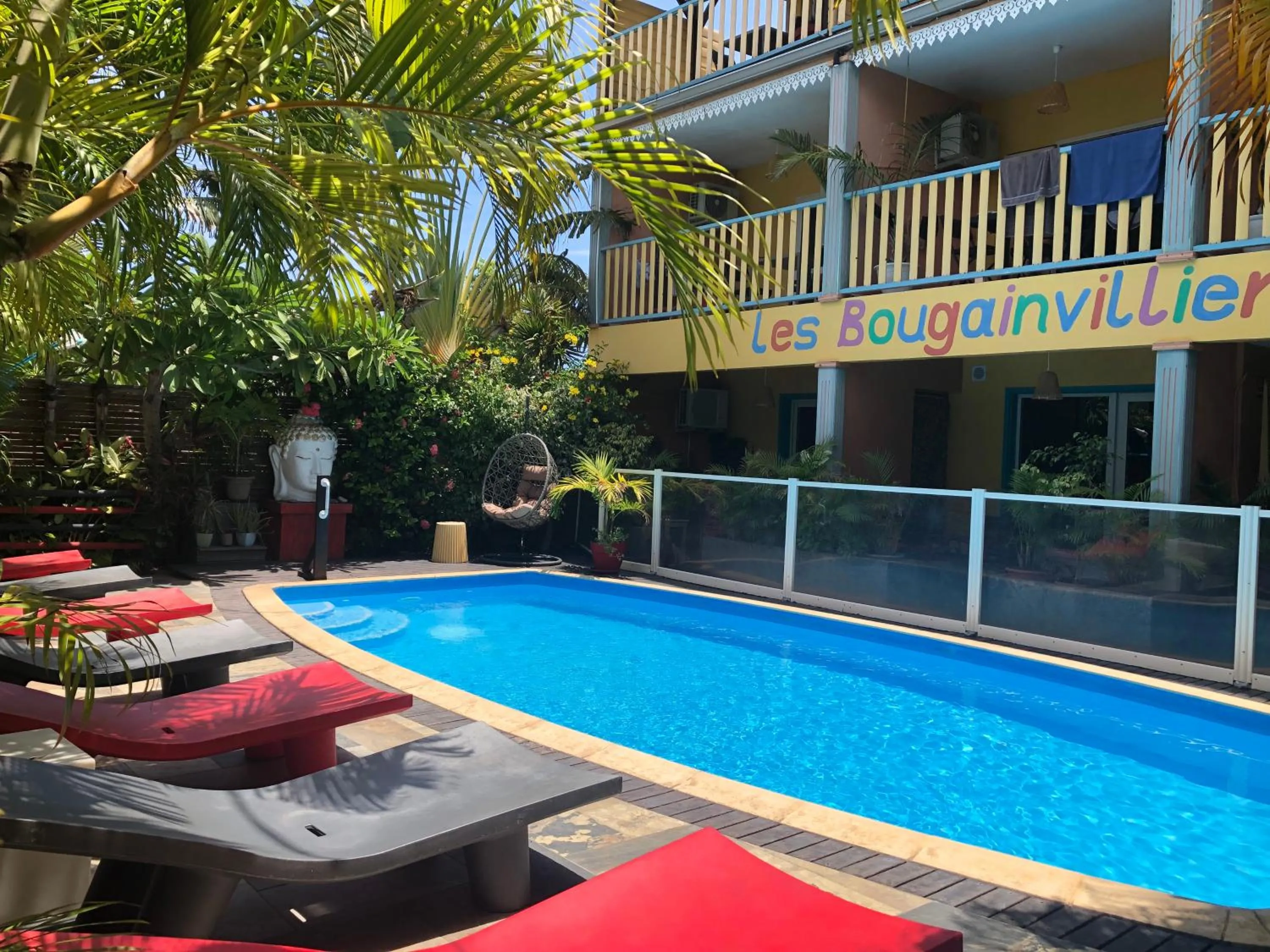 Swimming pool in Hôtel les Bougainvilliers