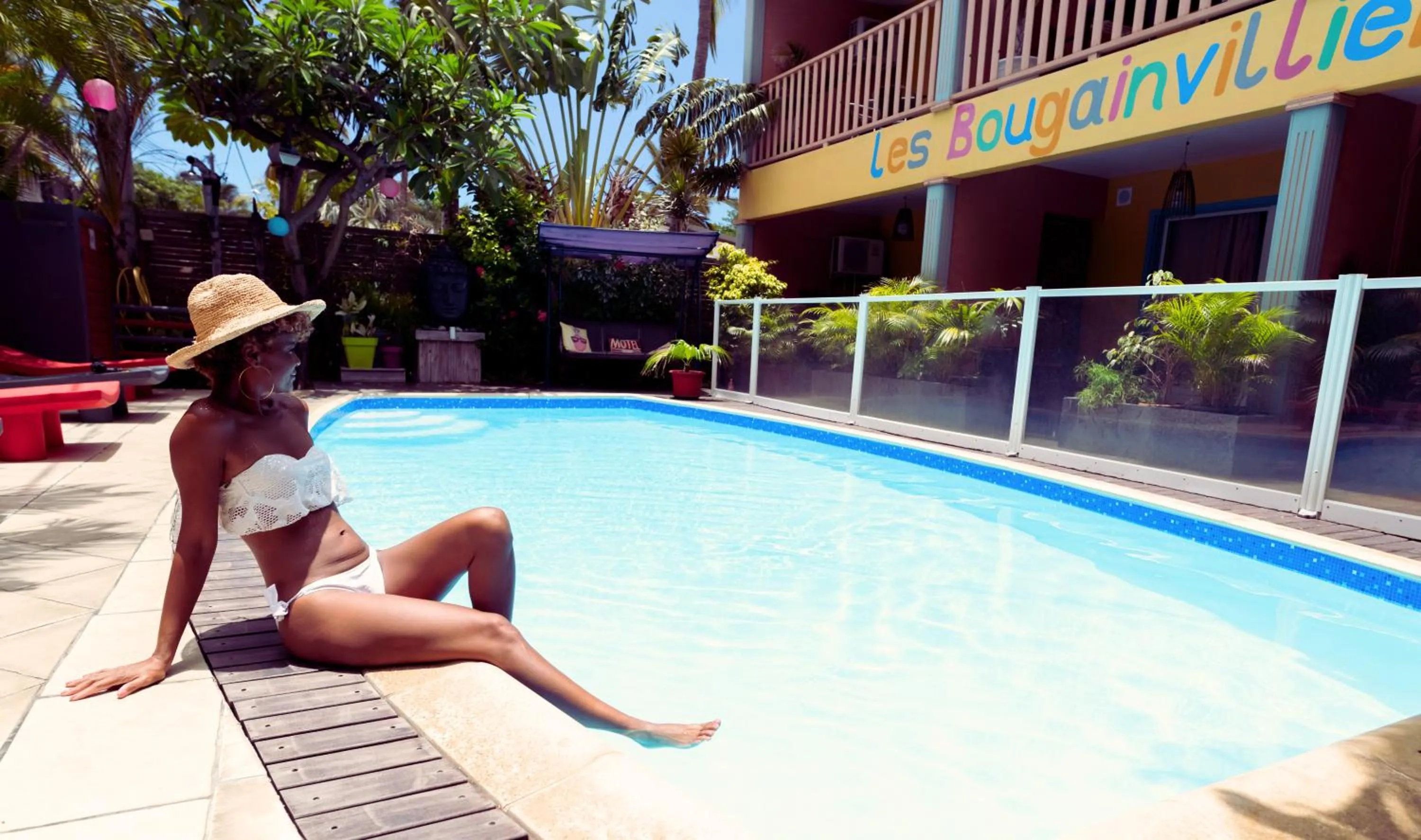 Swimming pool in Hôtel les Bougainvilliers