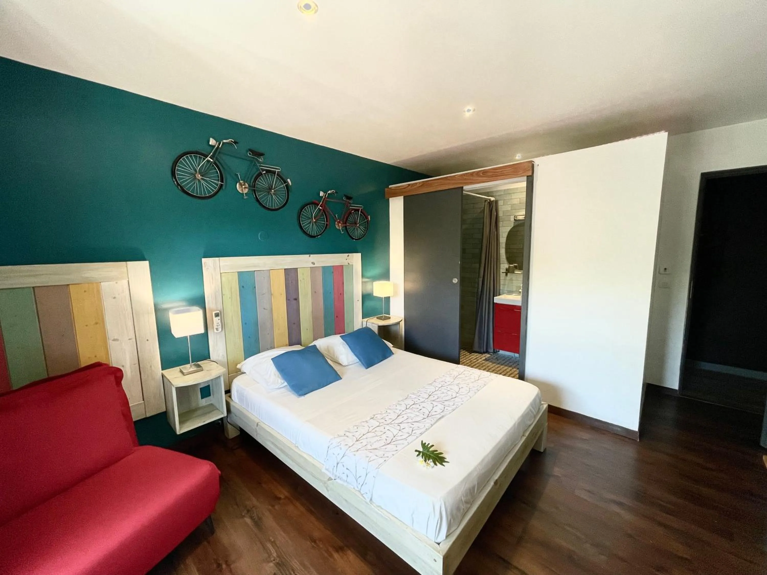 Photo of the whole room, Bed in Hôtel les Bougainvilliers