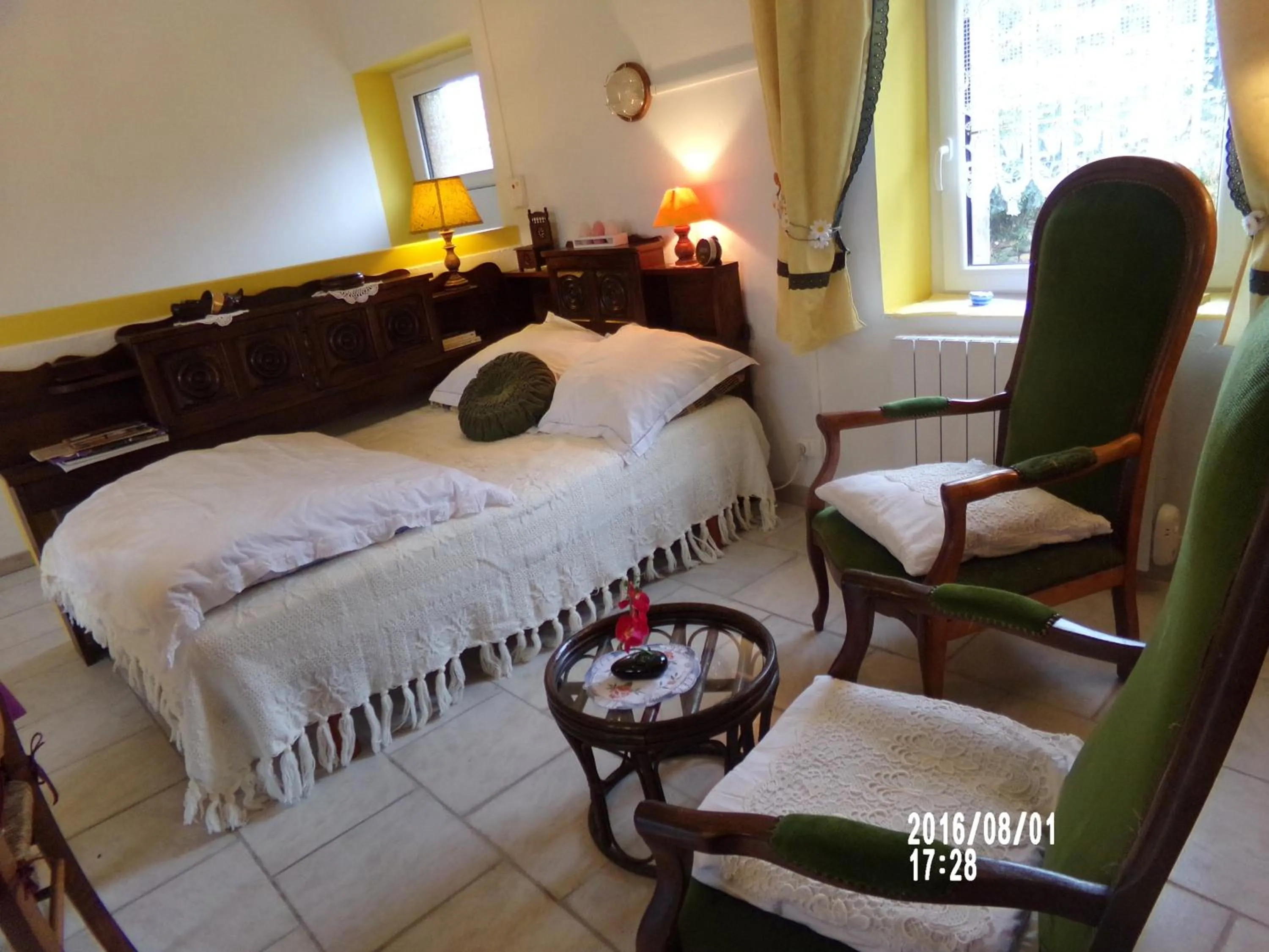 Day, Bed in Ty Kozh De L'aber