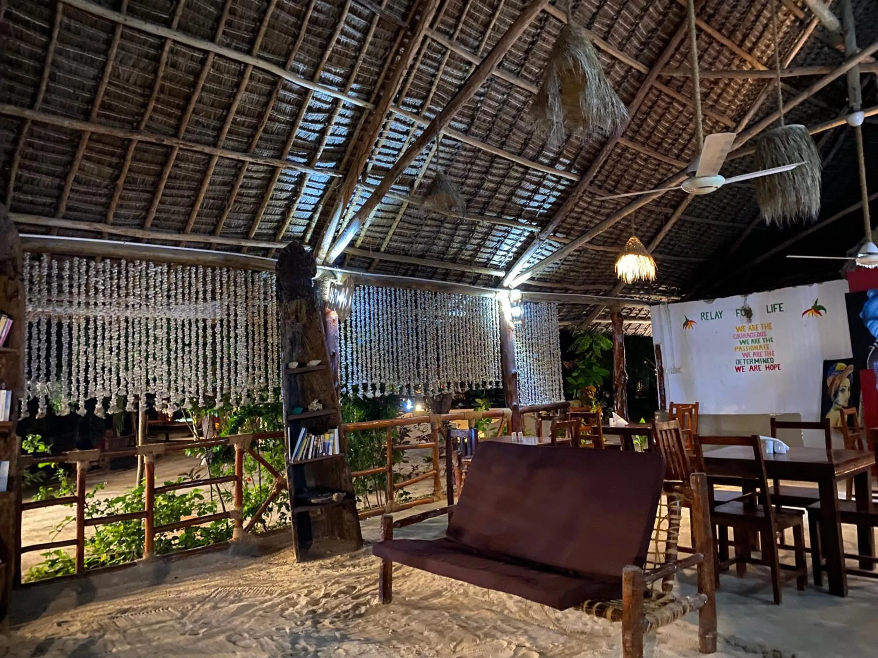 Restaurant/places to eat in Mpole Bungalows