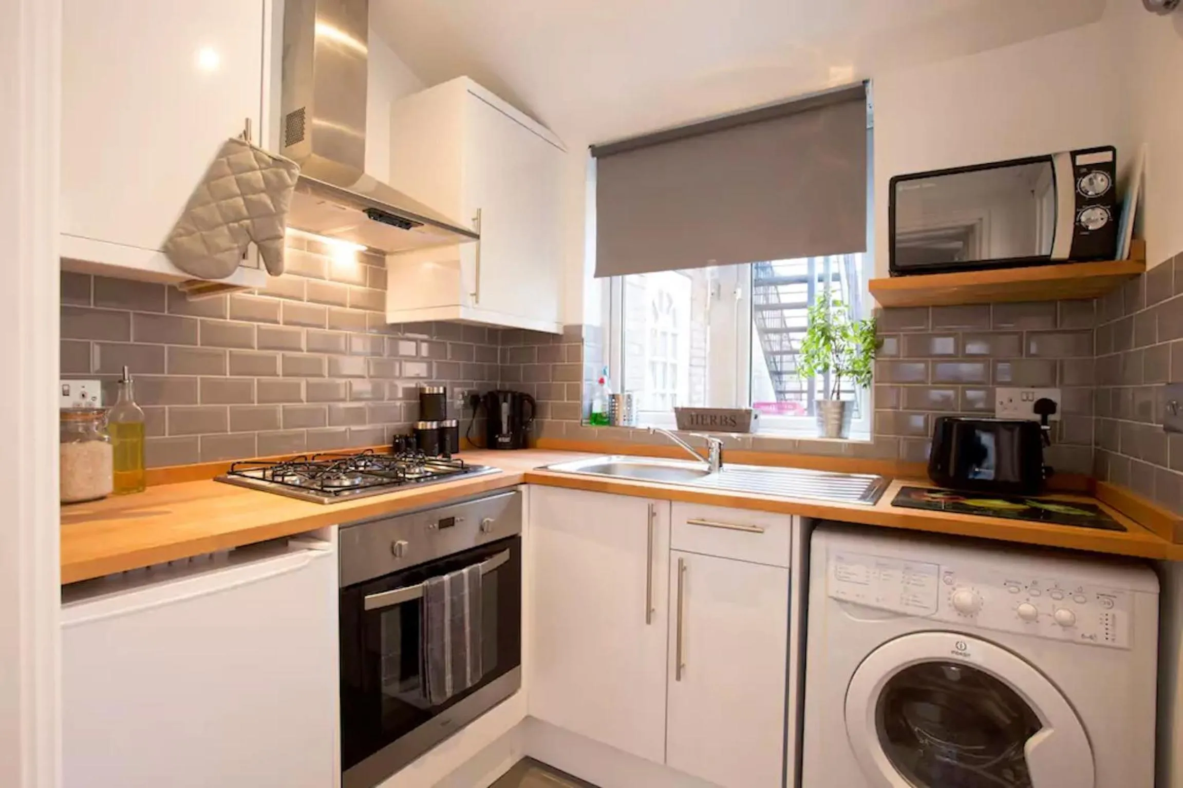 Coffee/tea facilities in Hastings House - Modern 2 Bedroom House in Central Luton & Near Airport