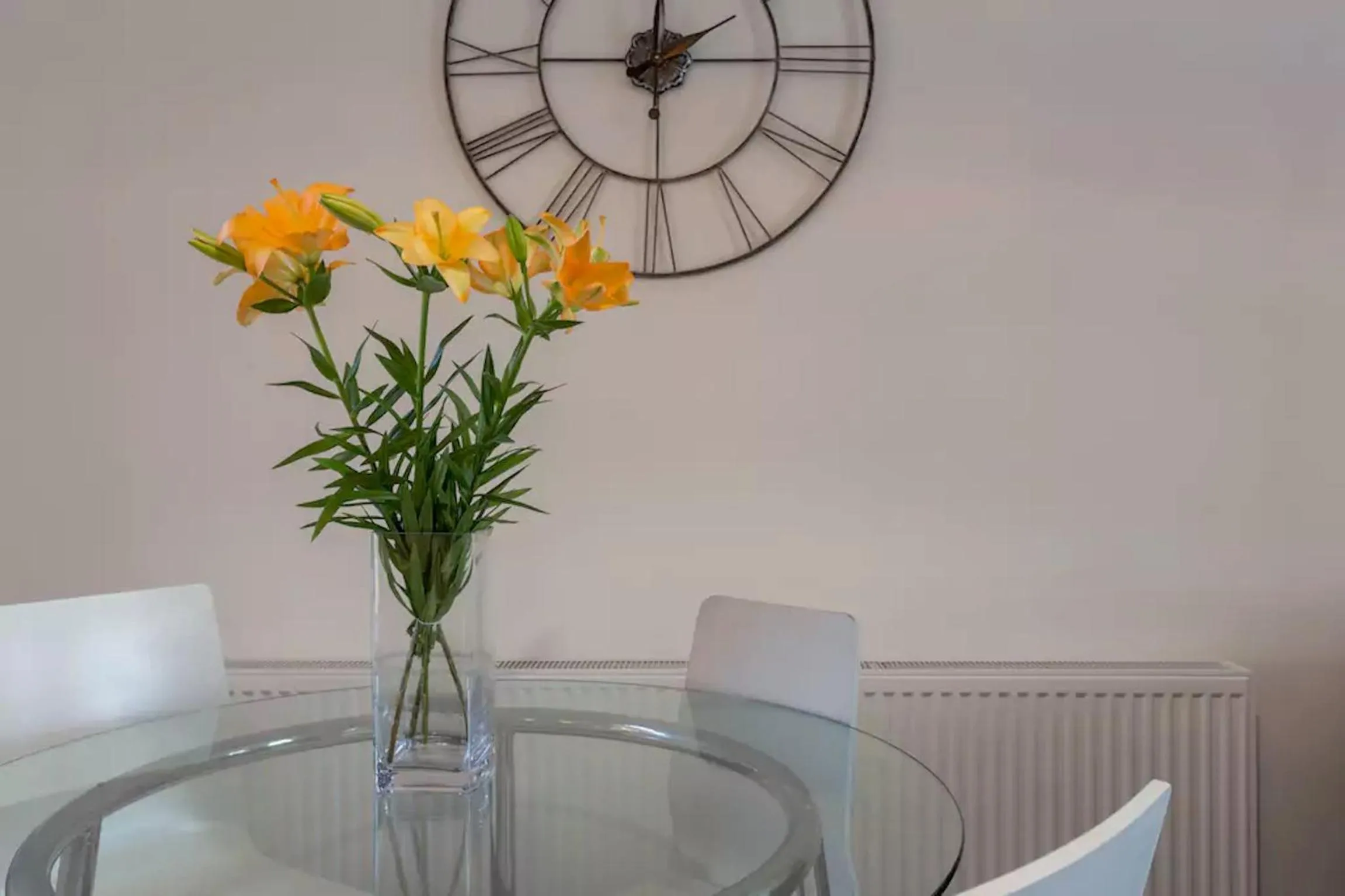 Dining area in Hastings House - Modern 2 Bedroom House in Central Luton & Near Airport