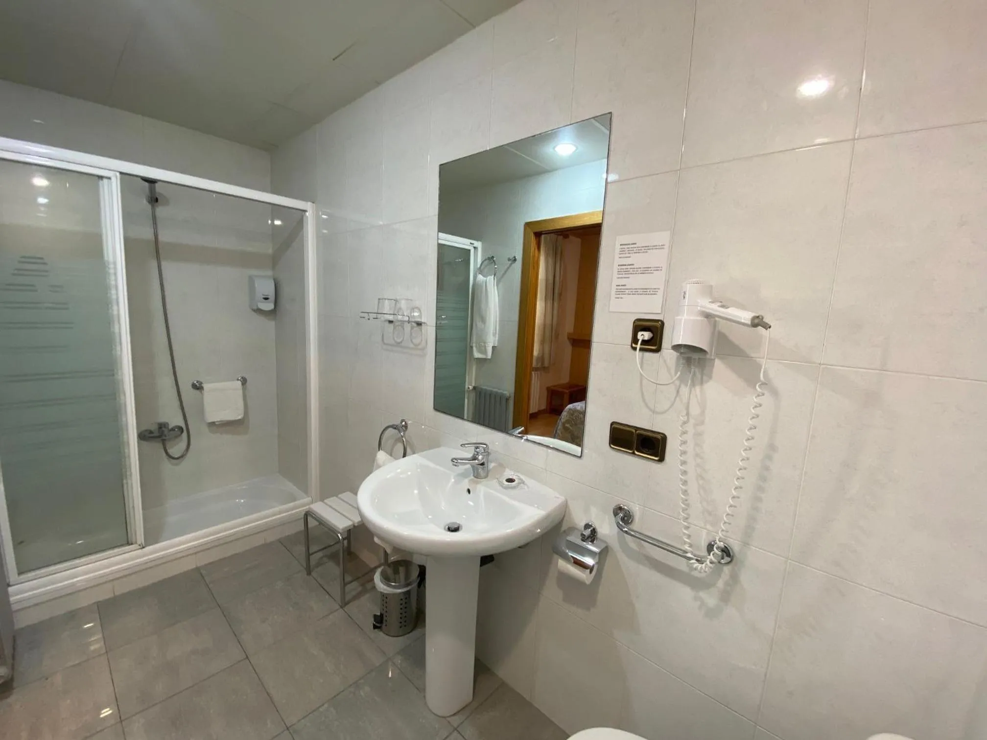 Shower in Hotel Sant Antoni