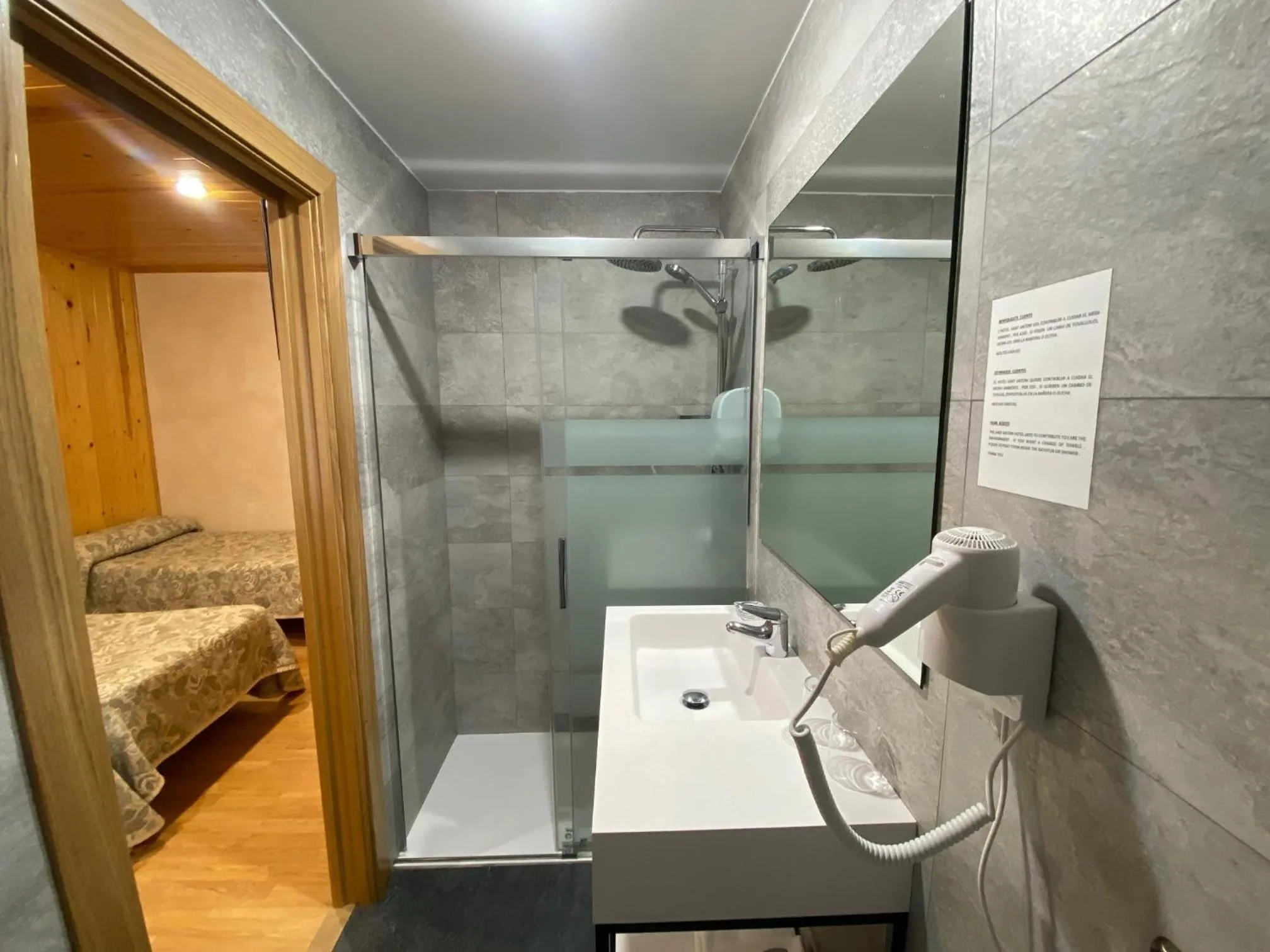 Shower in Hotel Sant Antoni