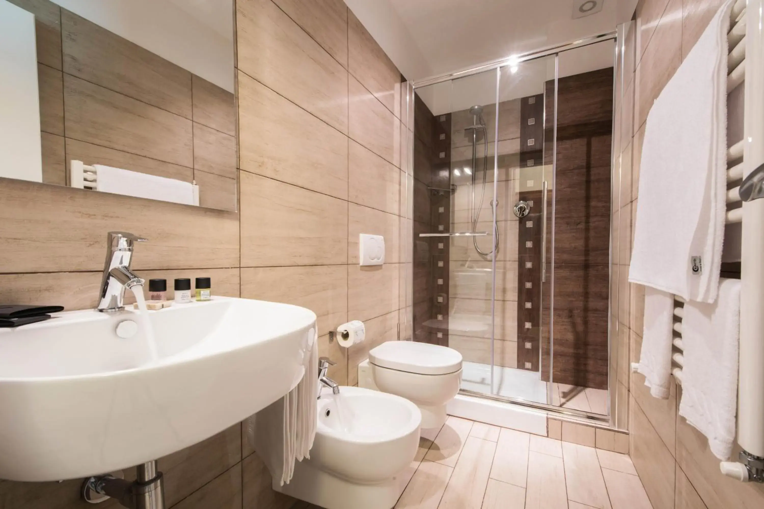 Shower, Bathroom in Isola Verde Resort