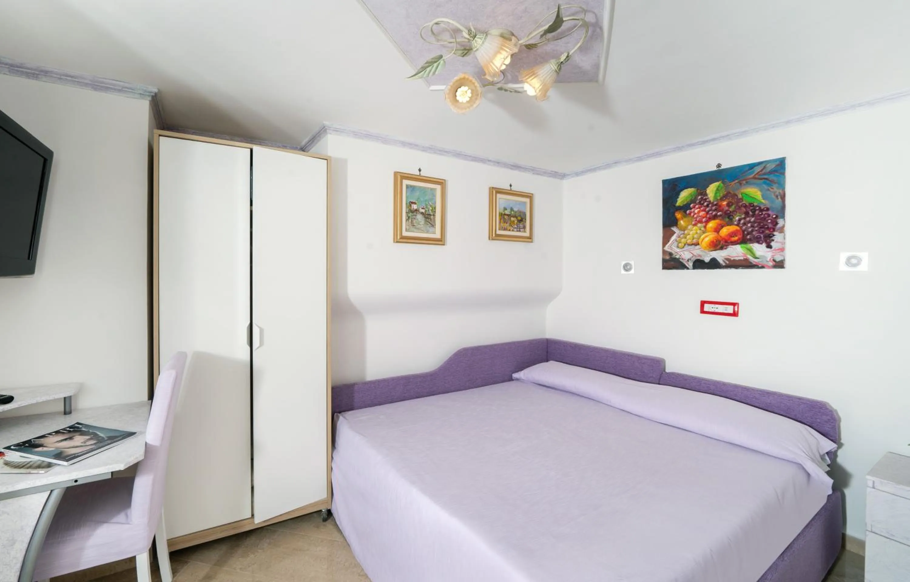 Photo of the whole room, Bed in Capri Dreaming