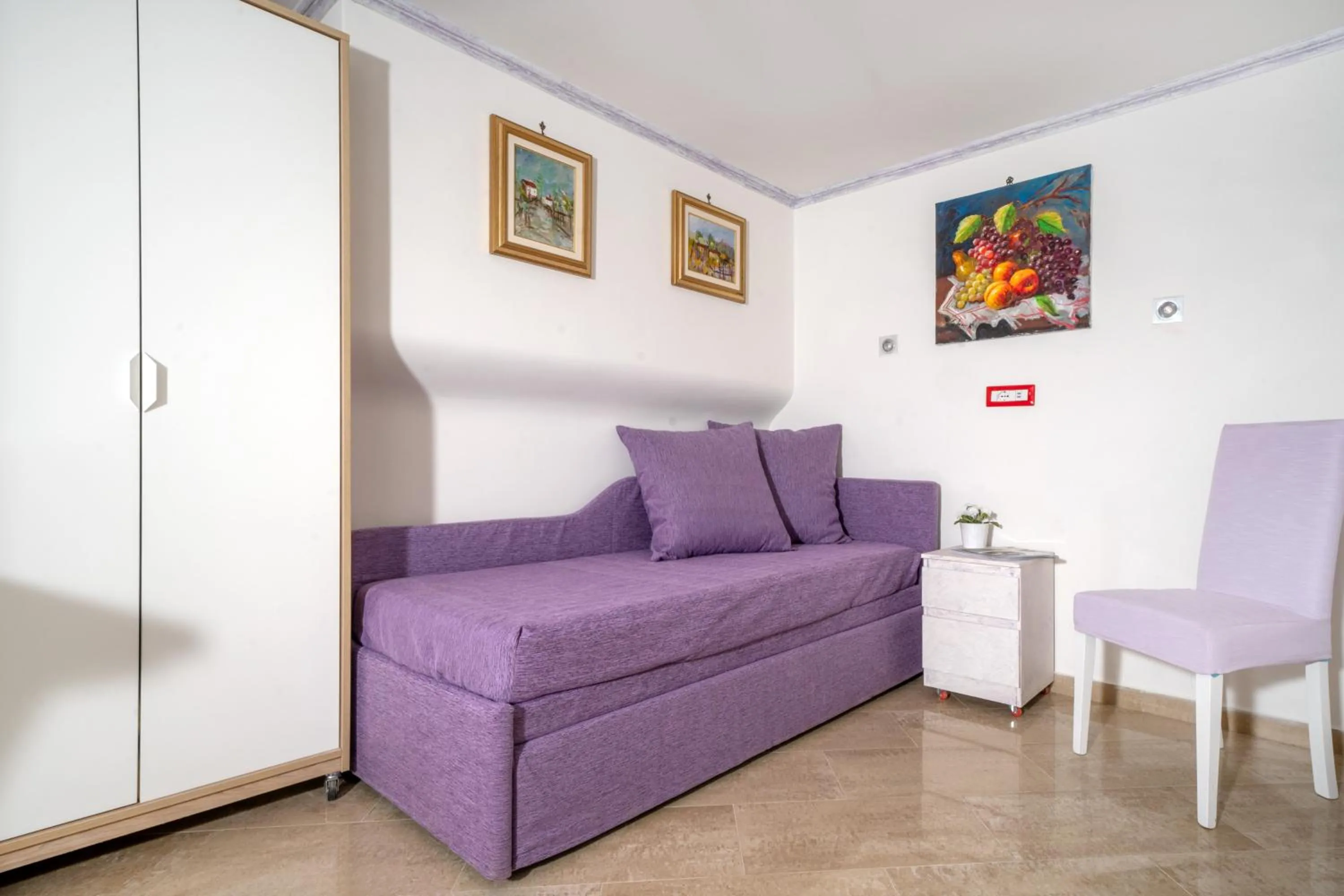 Photo of the whole room in Capri Dreaming