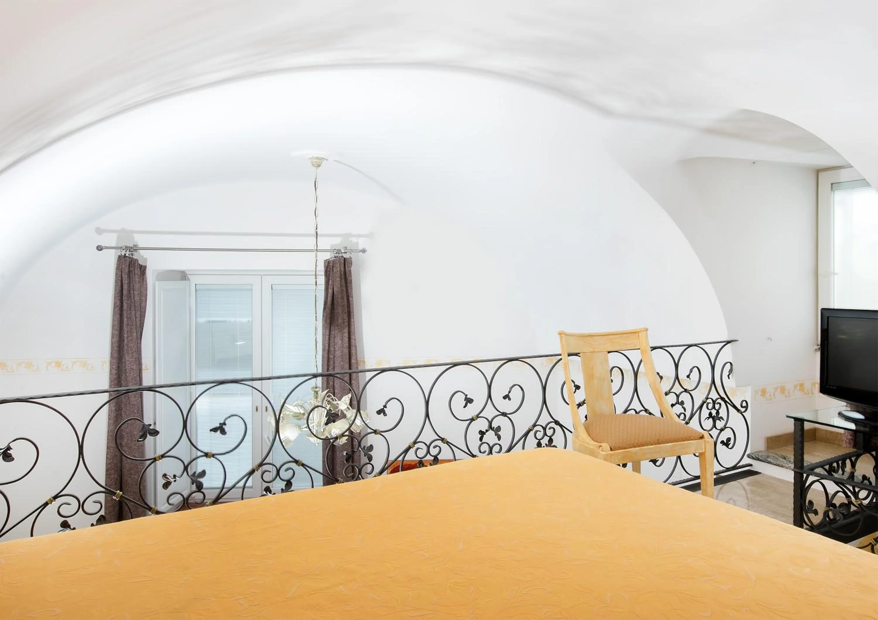 Bed in Capri Dreaming