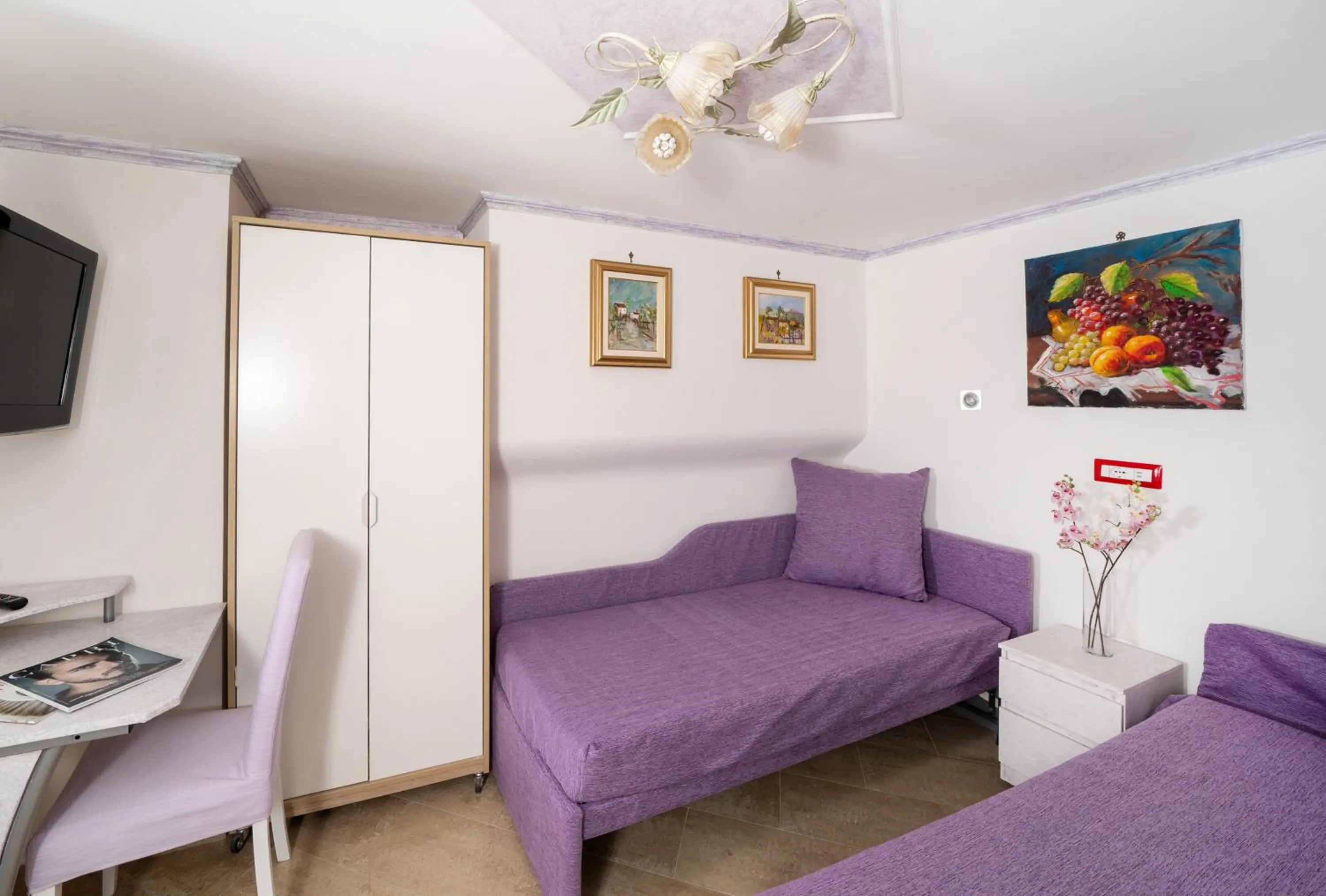 Photo of the whole room in Capri Dreaming