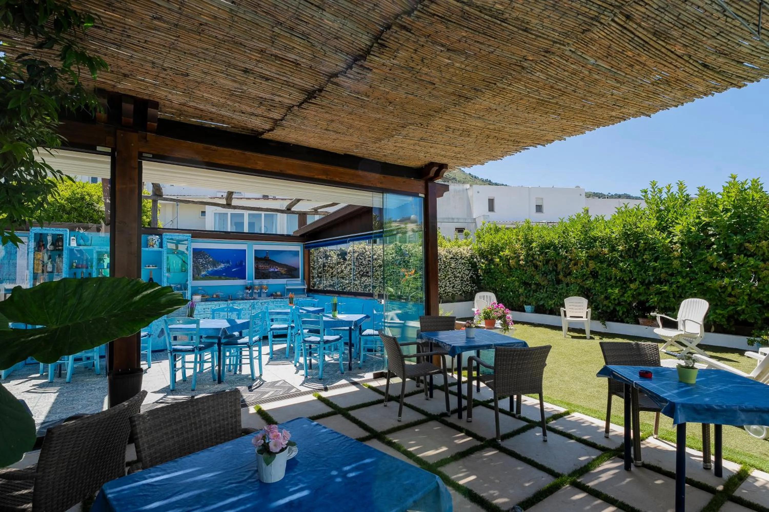 Breakfast in Capri Dreaming