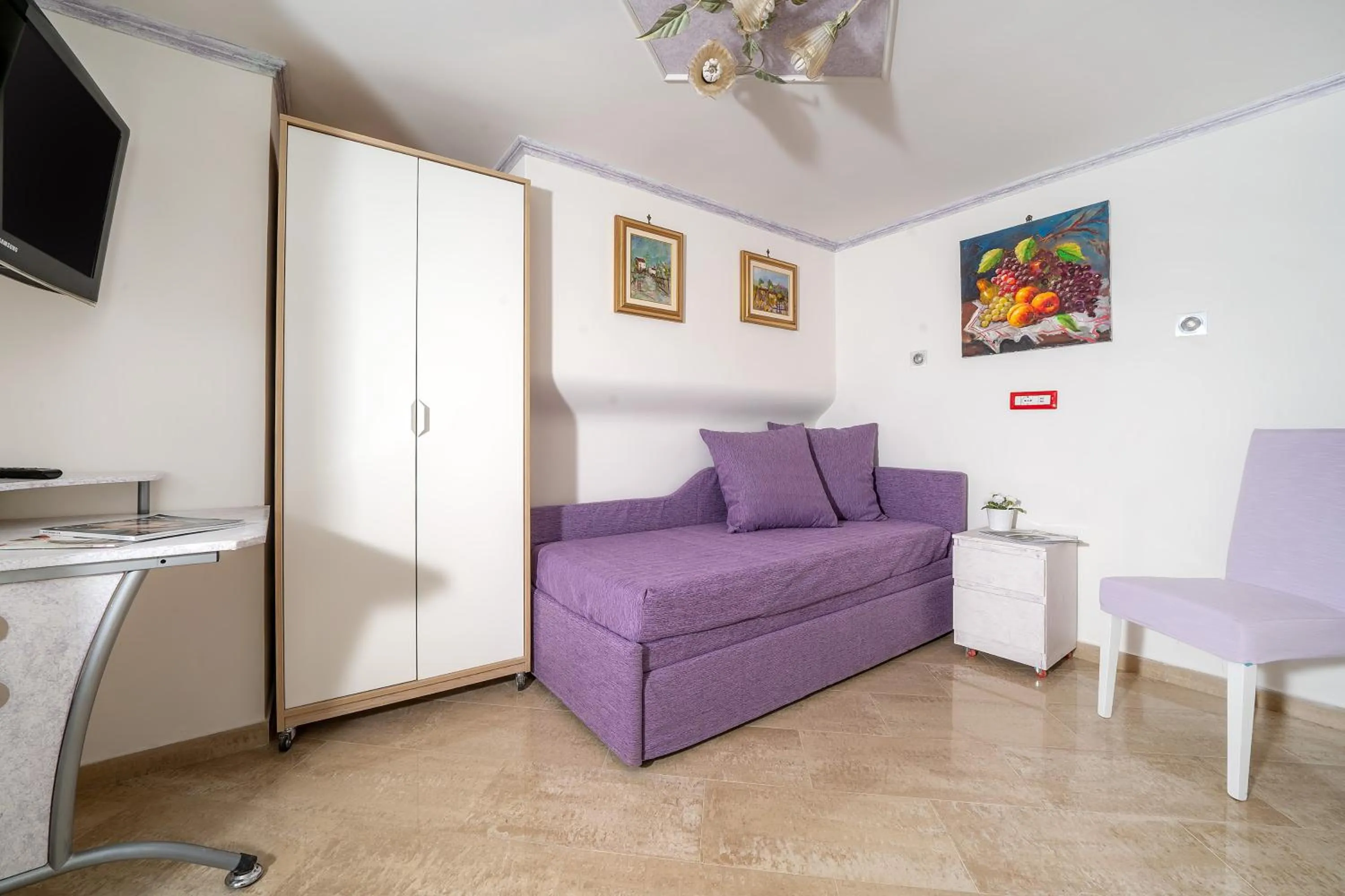 Photo of the whole room in Capri Dreaming