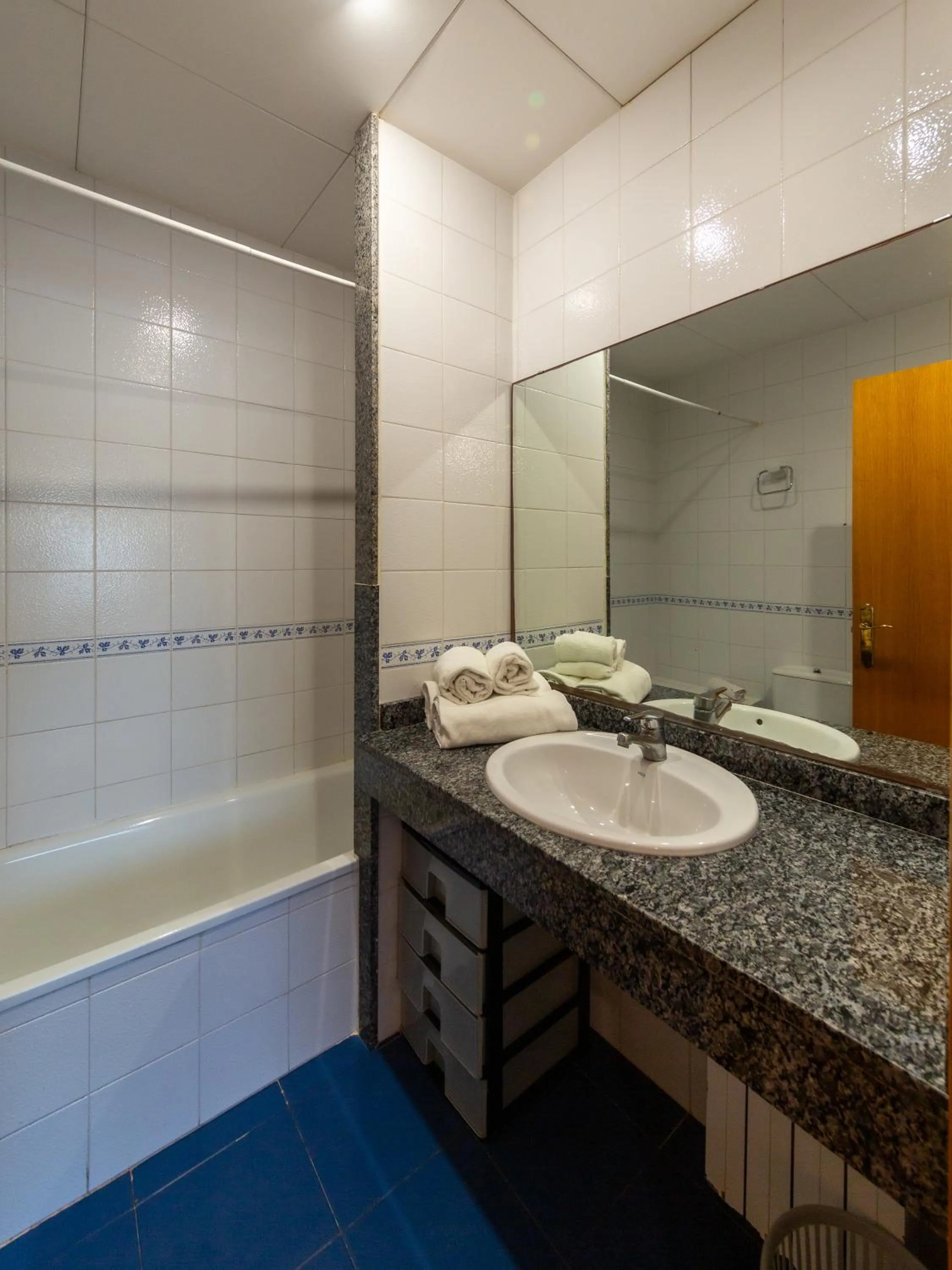 Bathroom in Apartamentos Sunway Tara