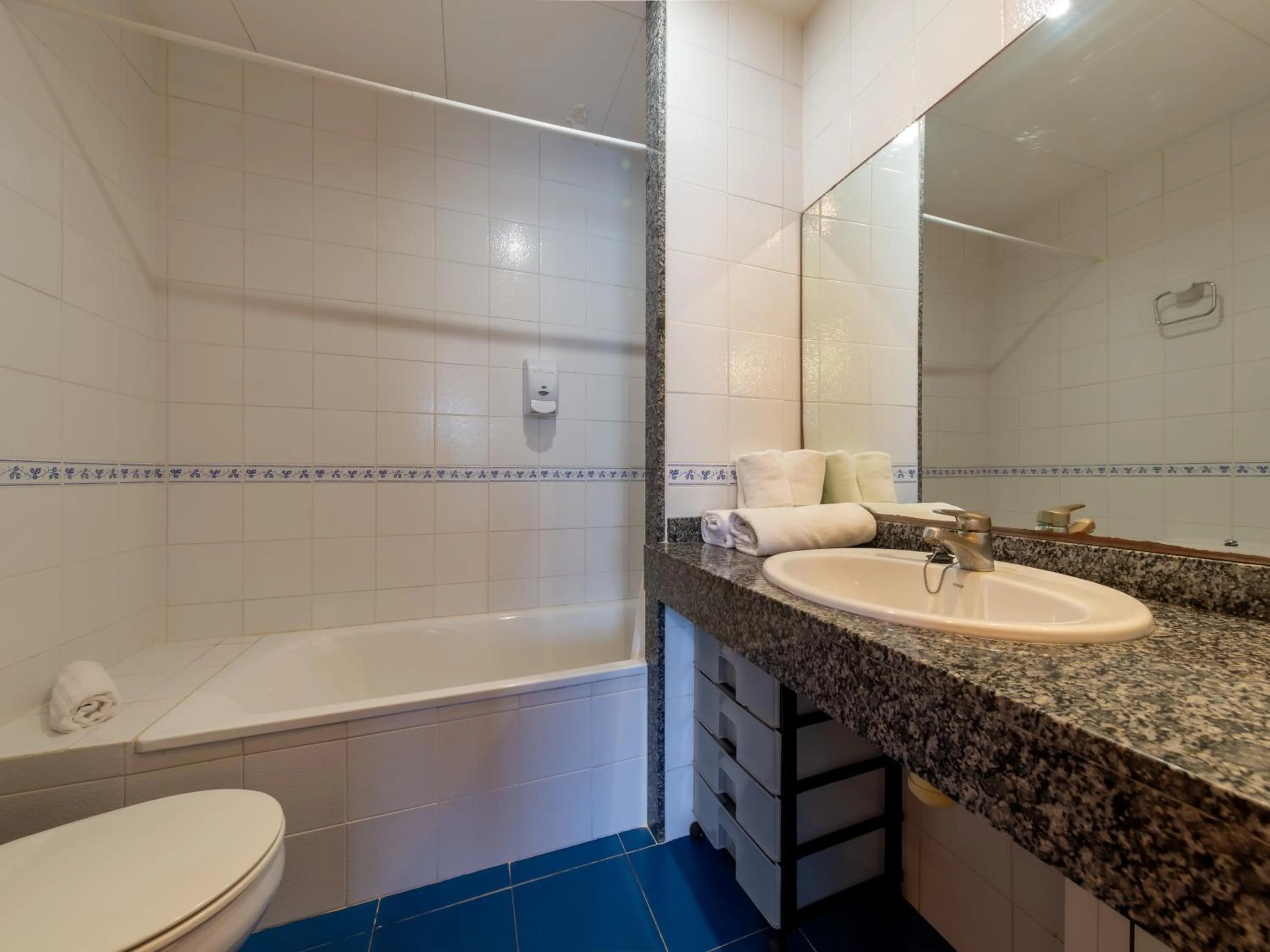 Bathroom in Apartamentos Sunway Tara
