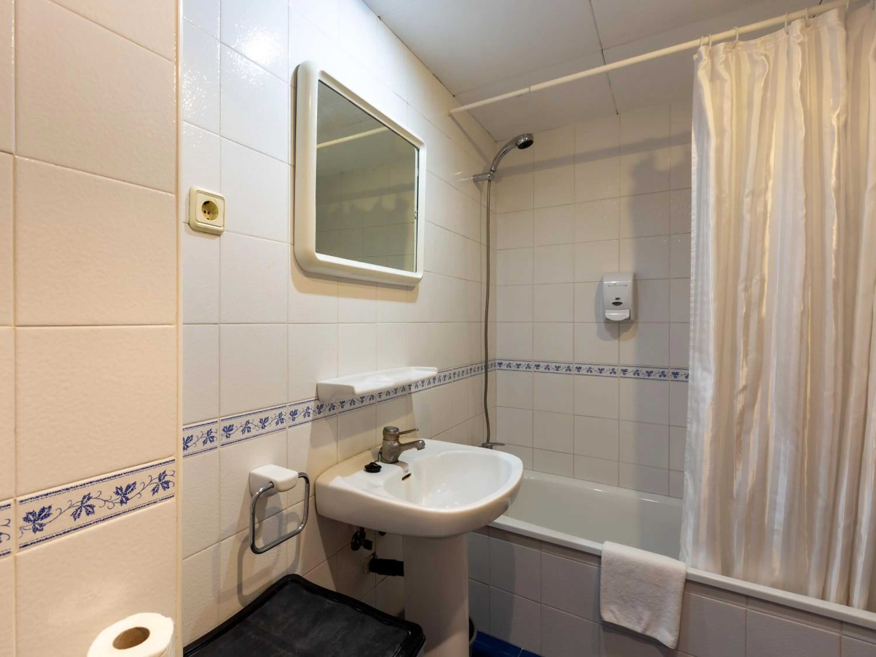 Bathroom in Apartamentos Sunway Tara
