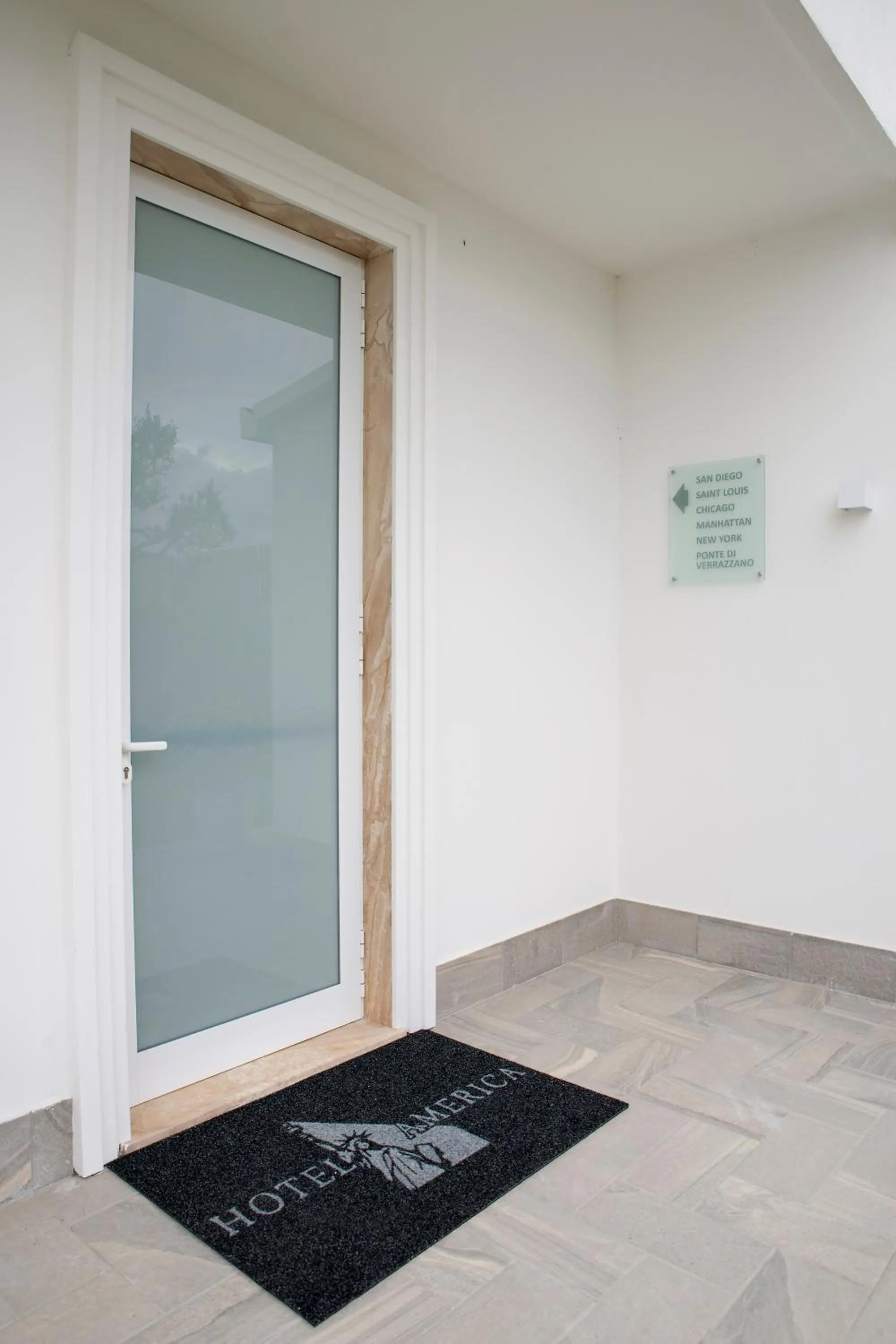 Facade/entrance in Hotel America