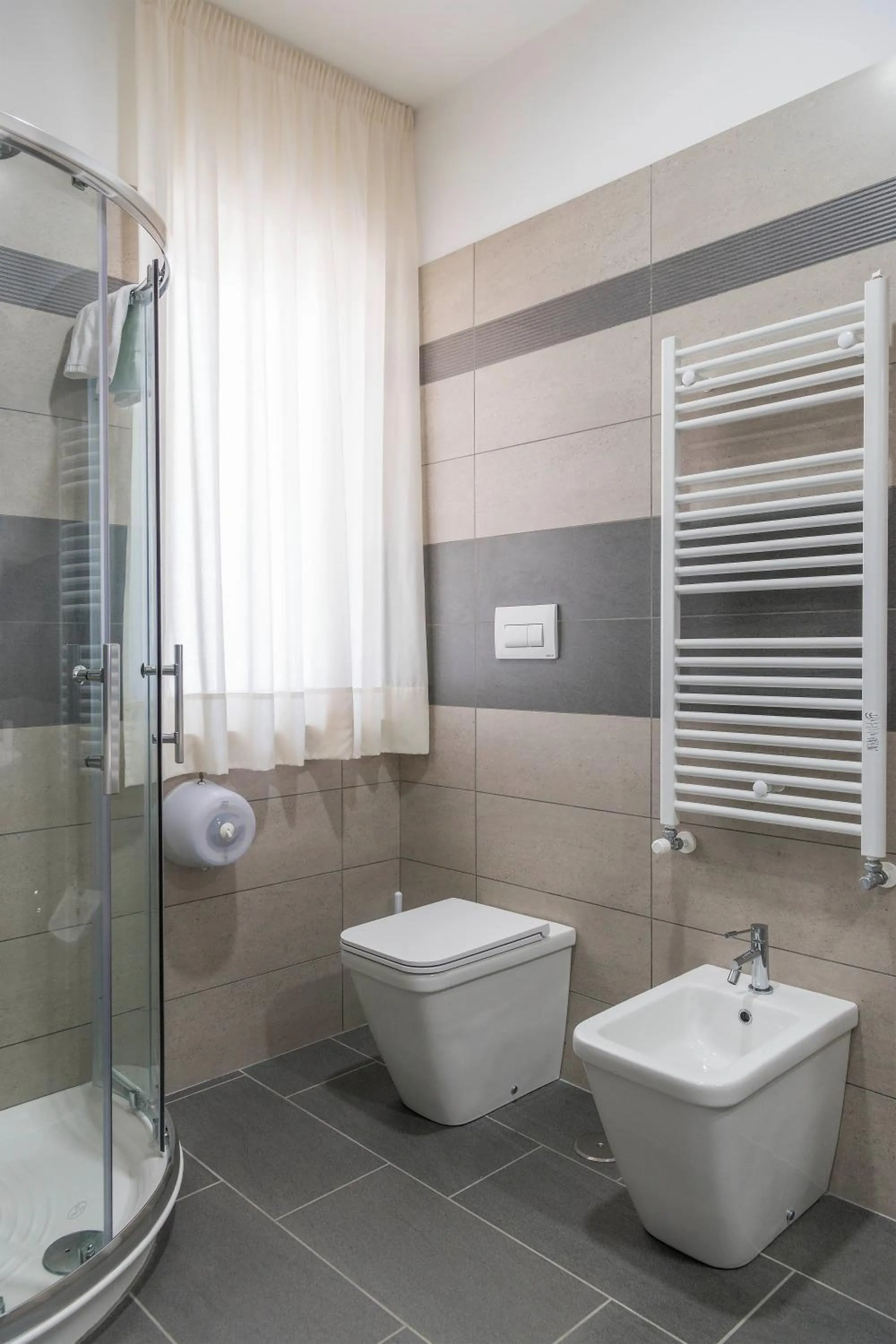 Shower in Hotel America