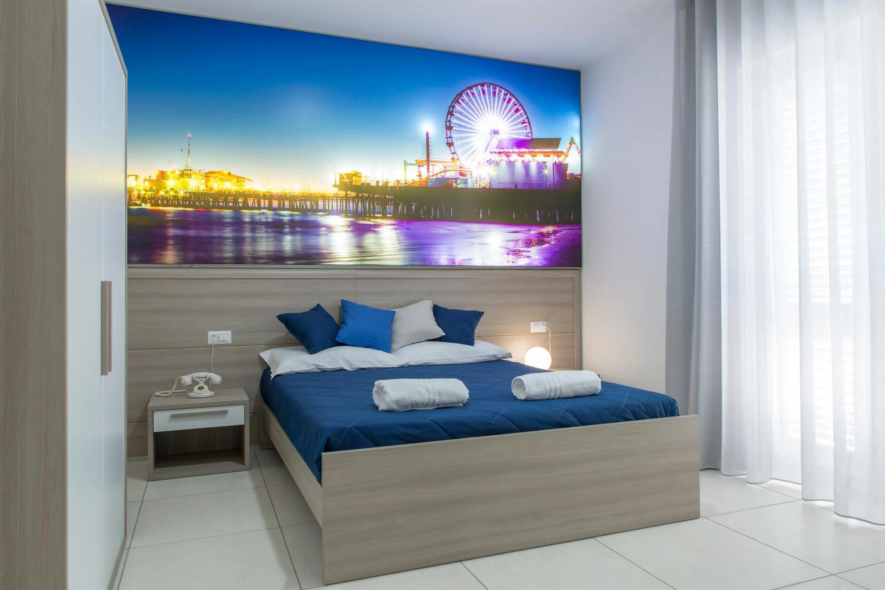 Photo of the whole room, Bed in Hotel America