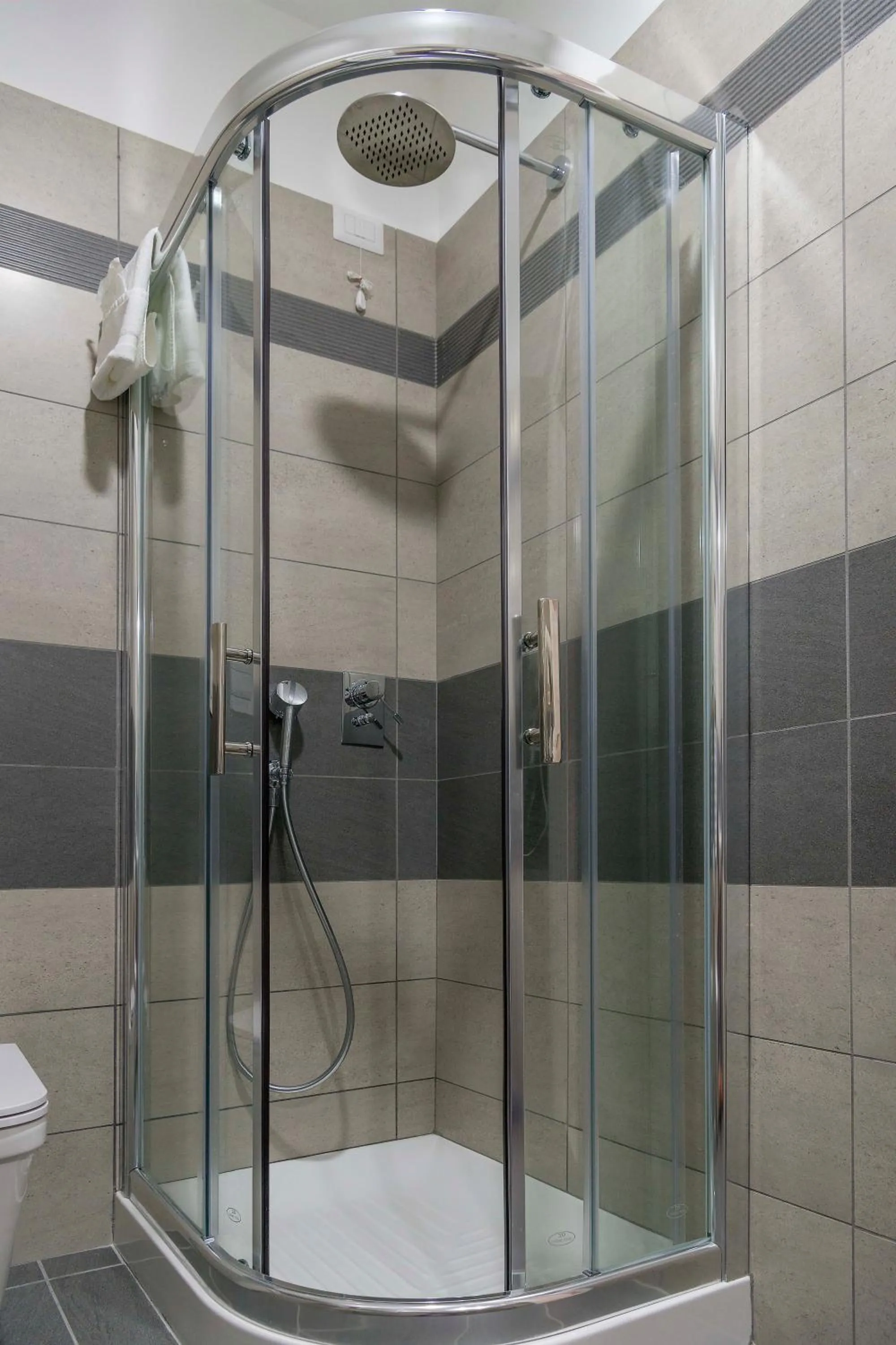 Shower in Hotel America