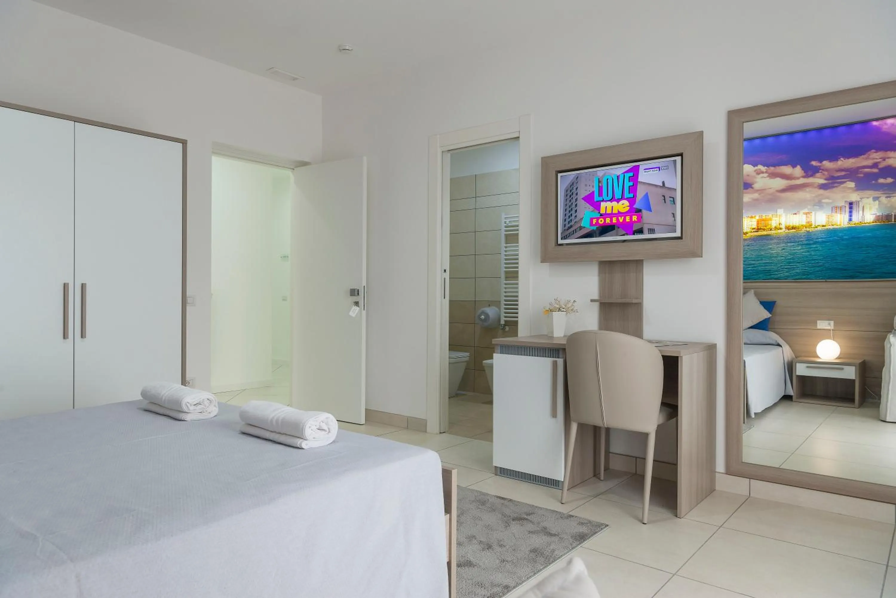 TV and multimedia, Bed in Hotel America