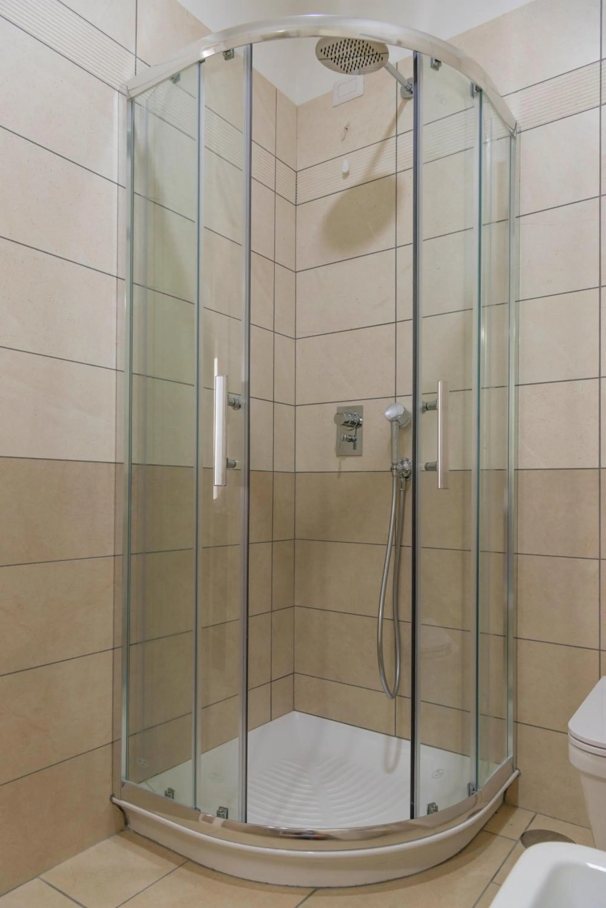 Shower in Hotel America