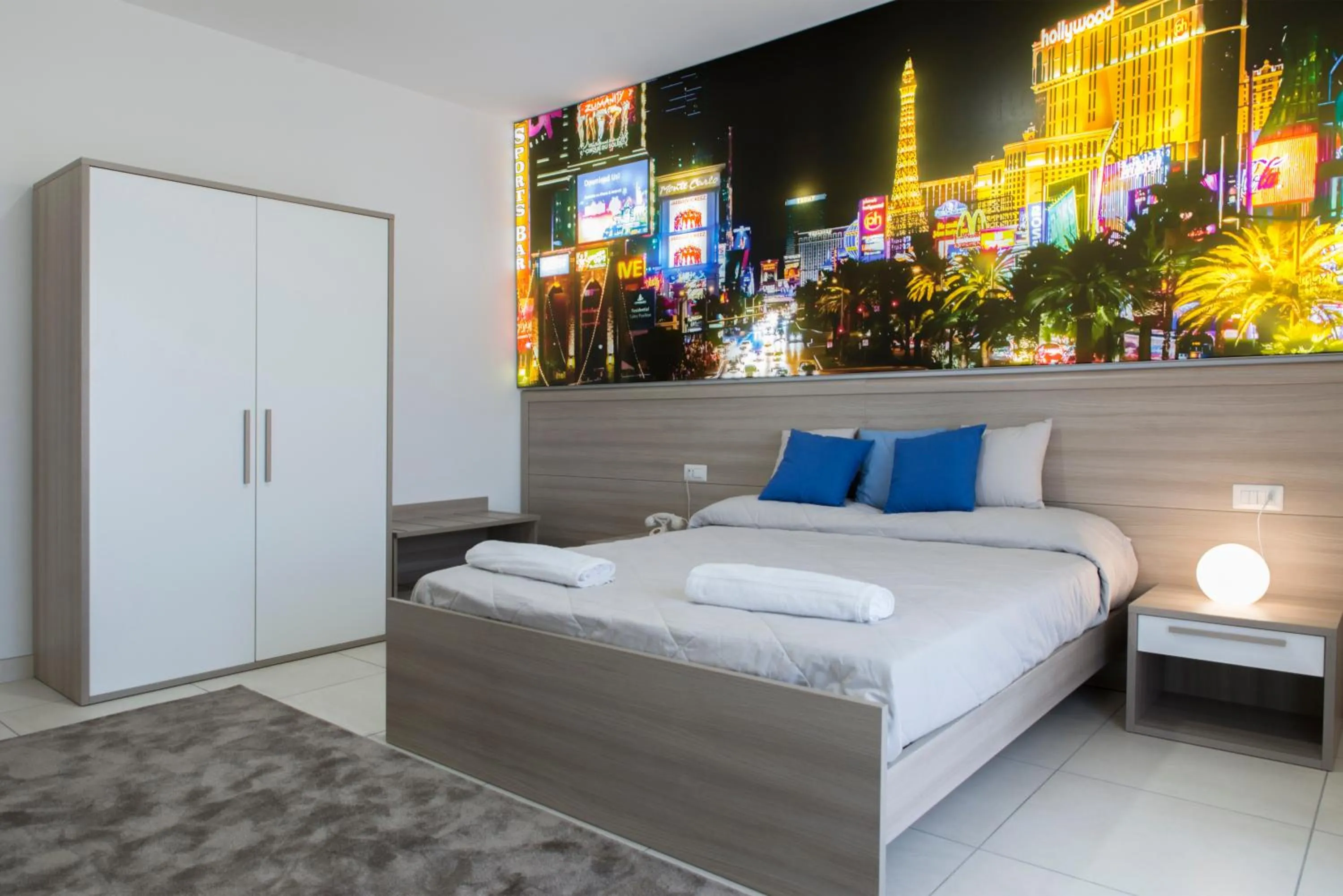 Photo of the whole room, Bed in Hotel America