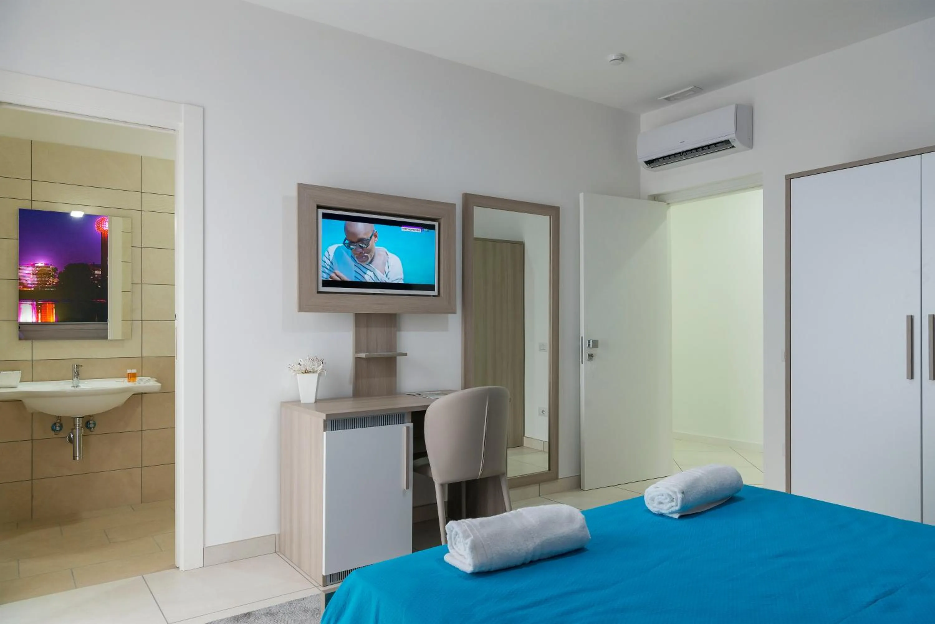 Decorative detail, Bed in Hotel America