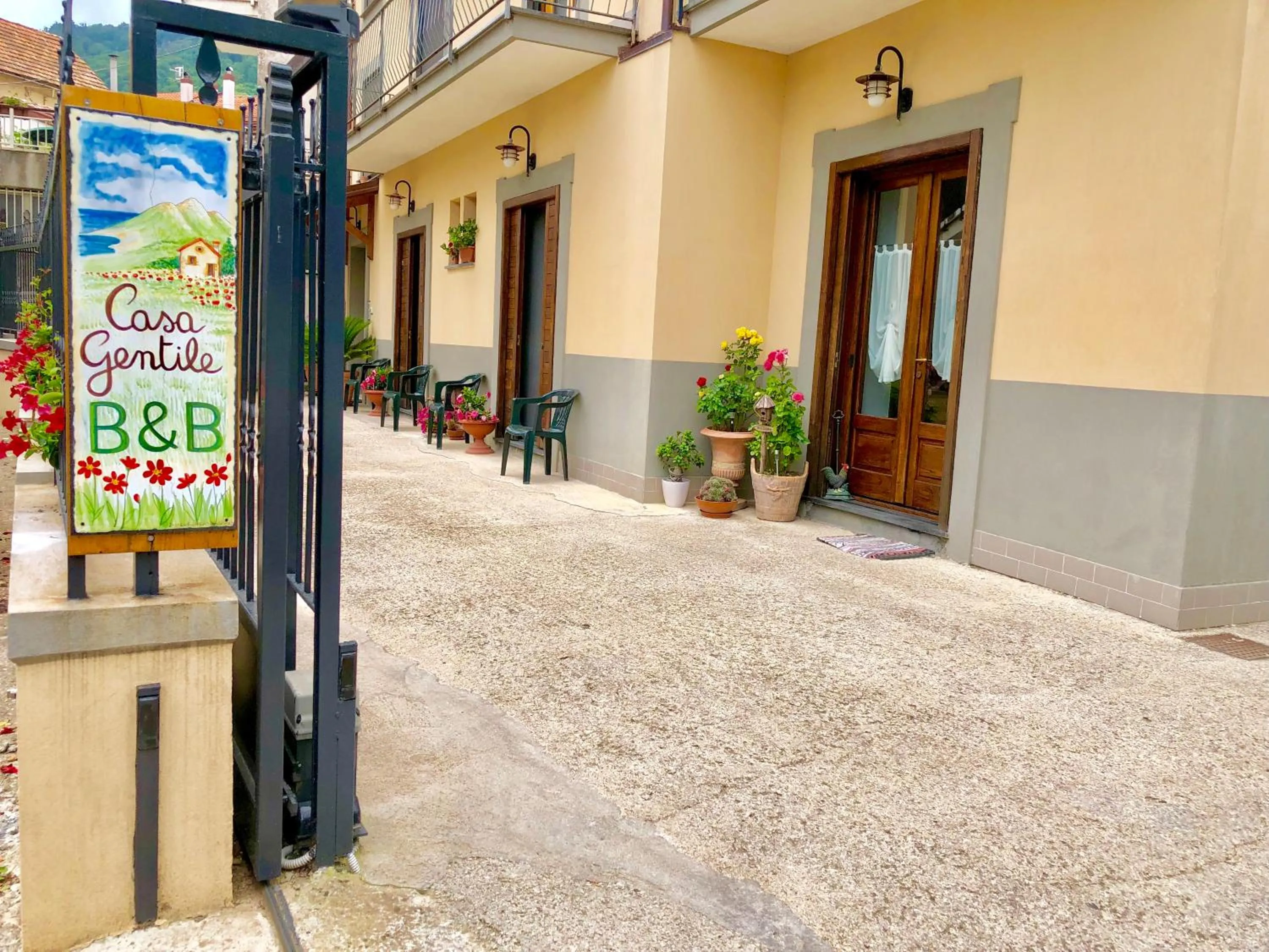 Facade/entrance in Casa Gentile